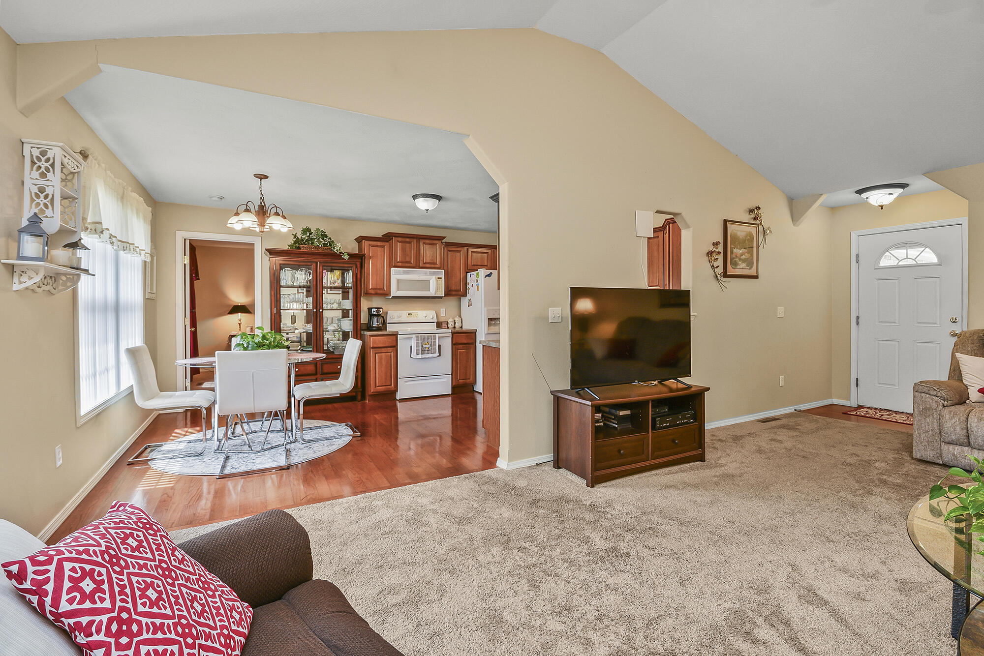 888 West Crestwood Street Property Photo 6
