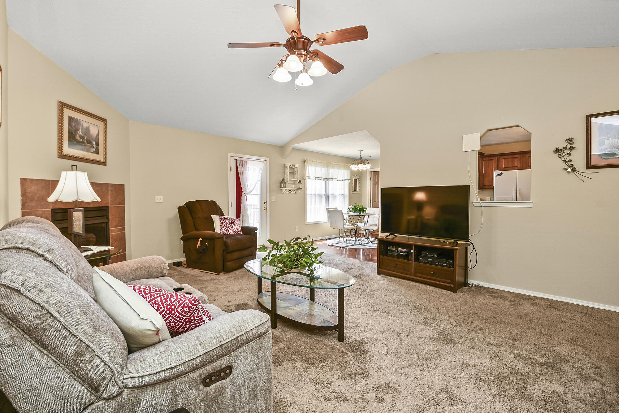 888 West Crestwood Street Property Photo 8