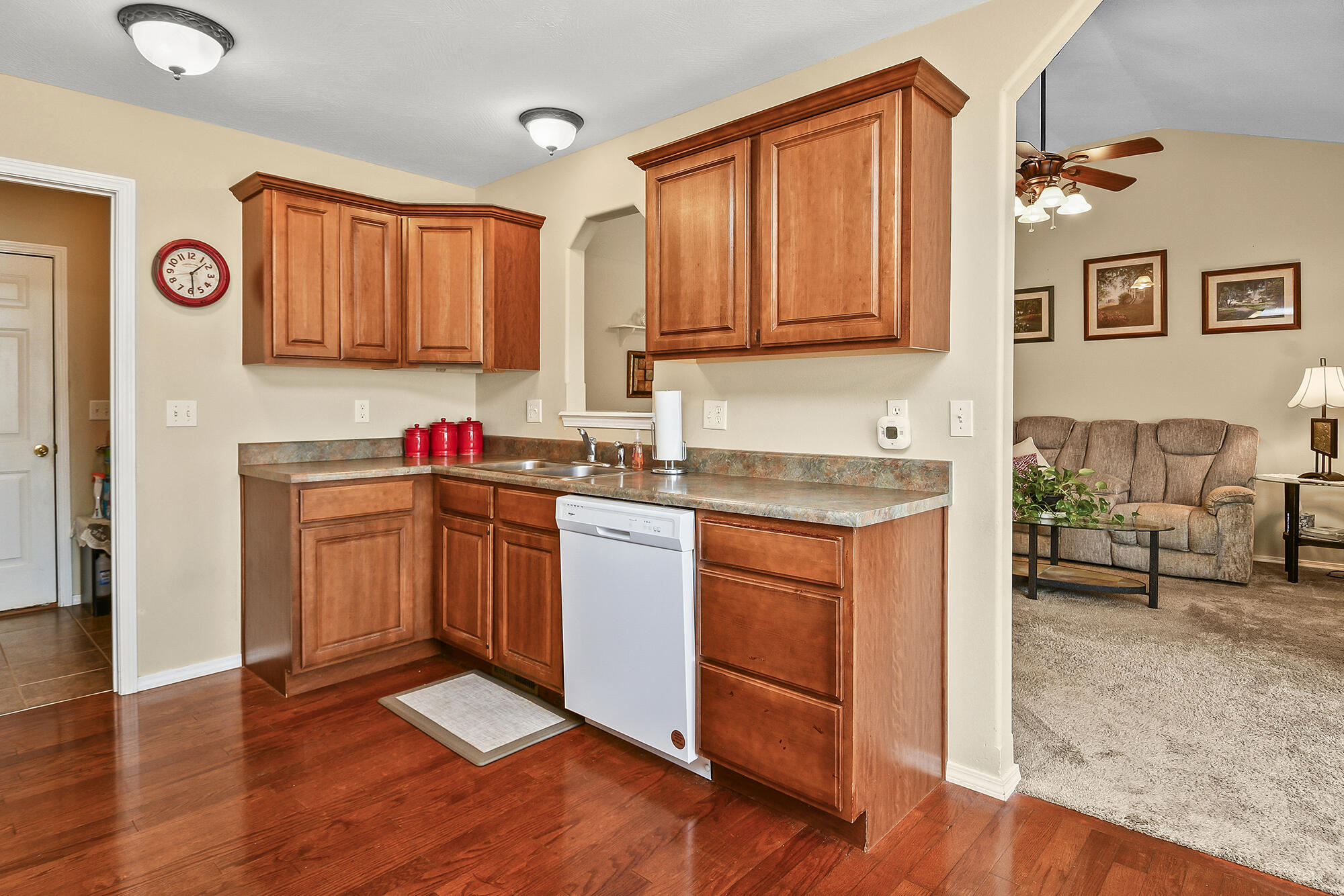 888 West Crestwood Street Property Photo 13