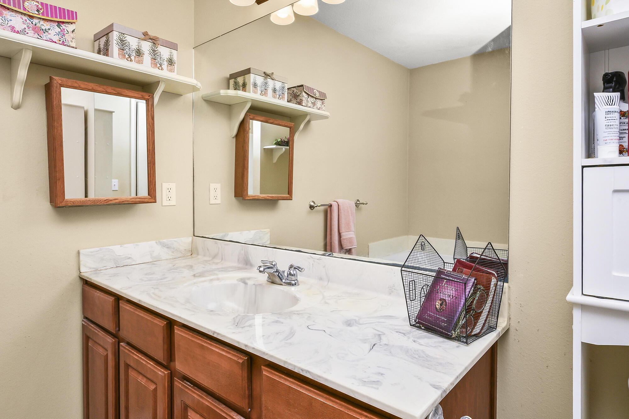 888 West Crestwood Street Property Photo 23
