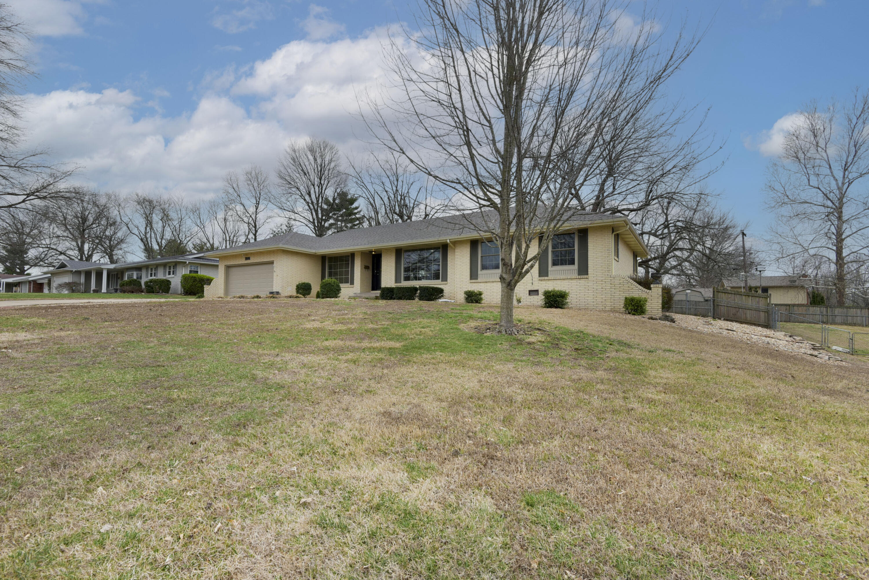 2806 East Rocklyn Road Property Photo 2