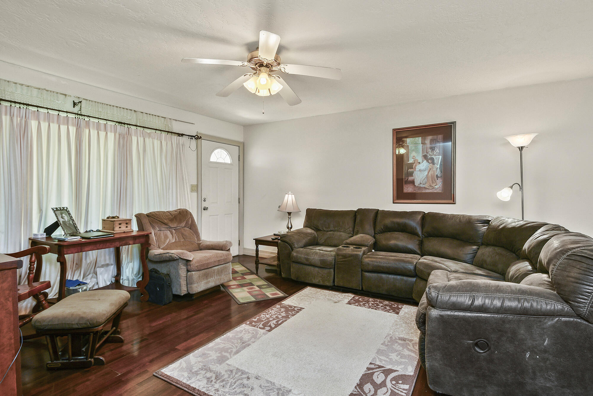 1862 North Marlan Avenue Property Photo 5