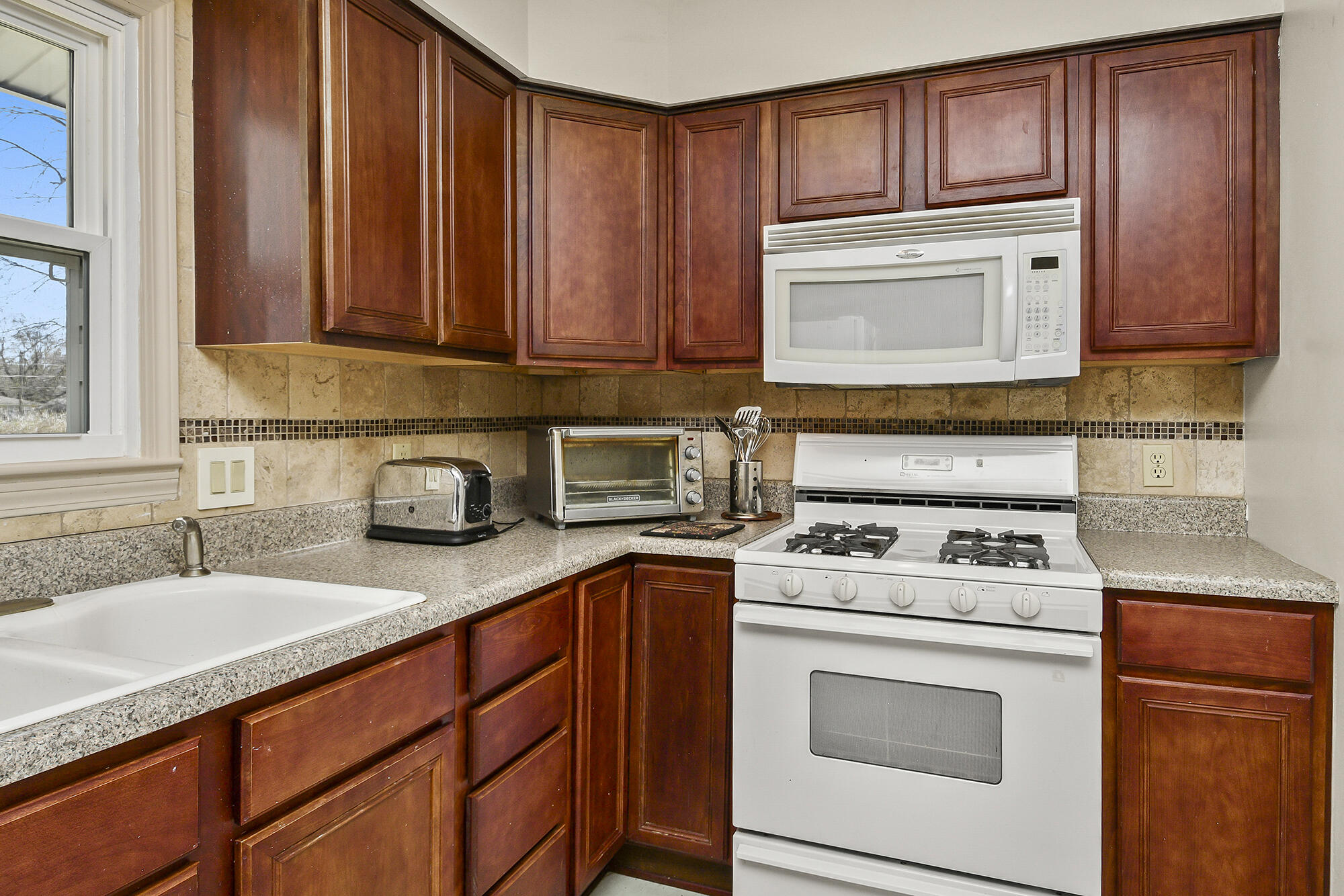 1862 North Marlan Avenue Property Photo 9