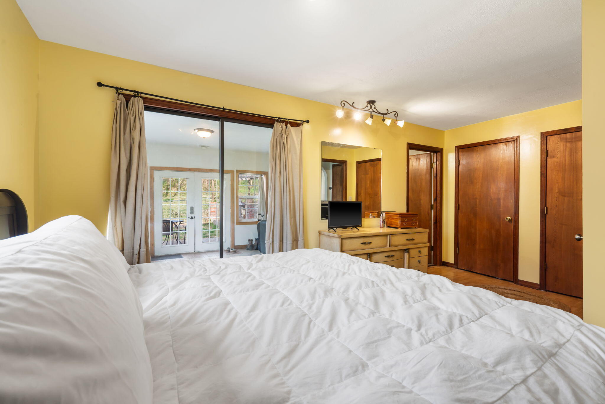 215 South Carr Street Property Photo 12