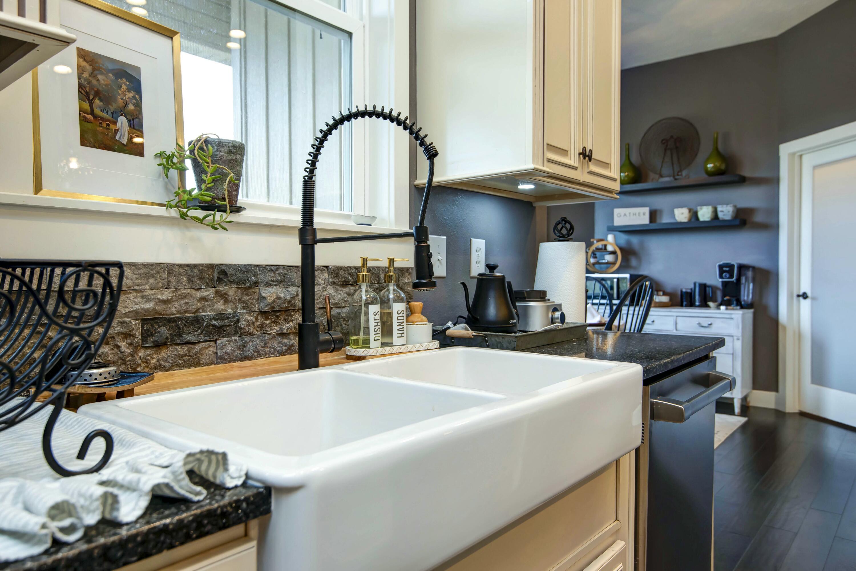 6565 South Farm Road 101 Property Photo 14