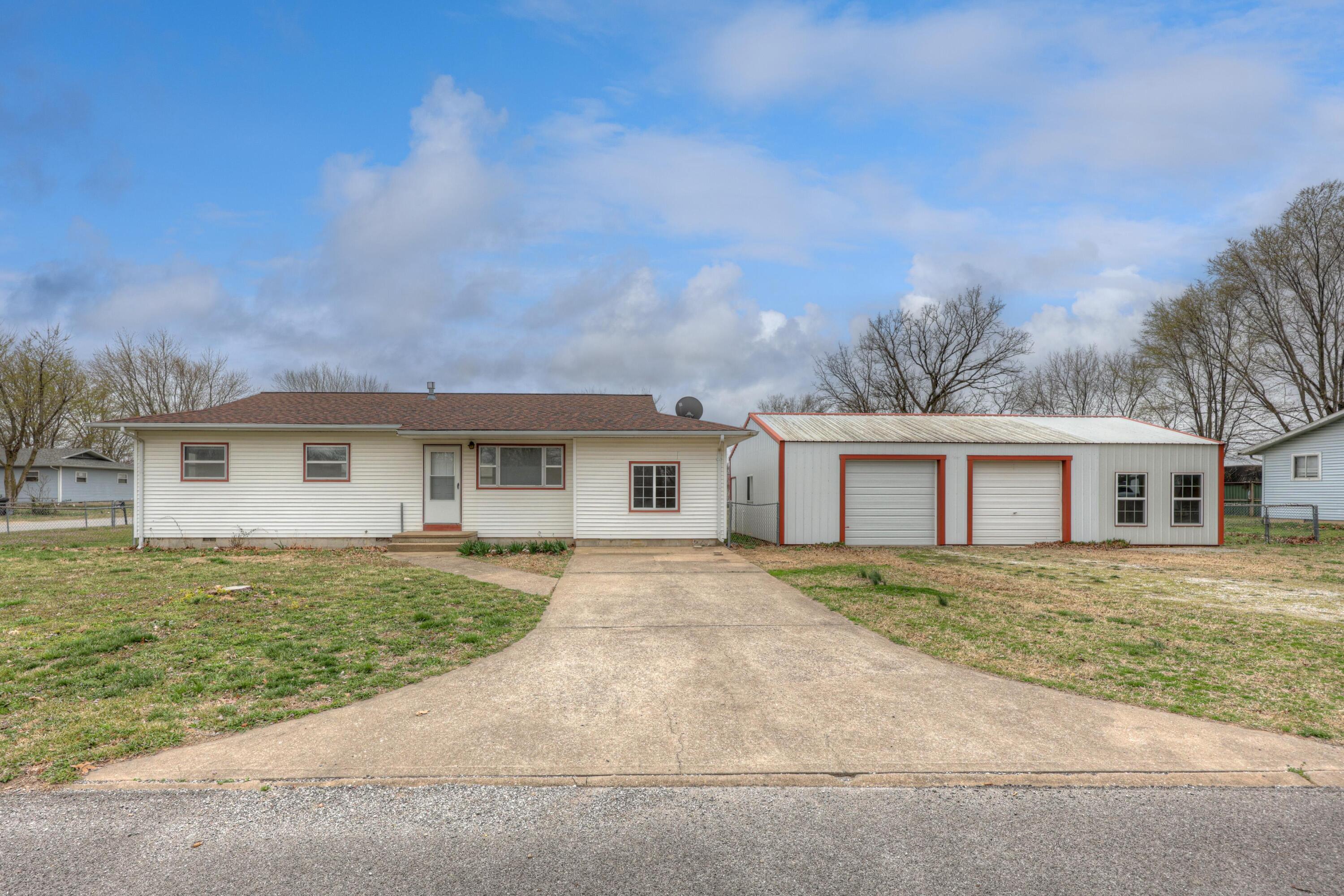 212 Maverick Street Property Photo