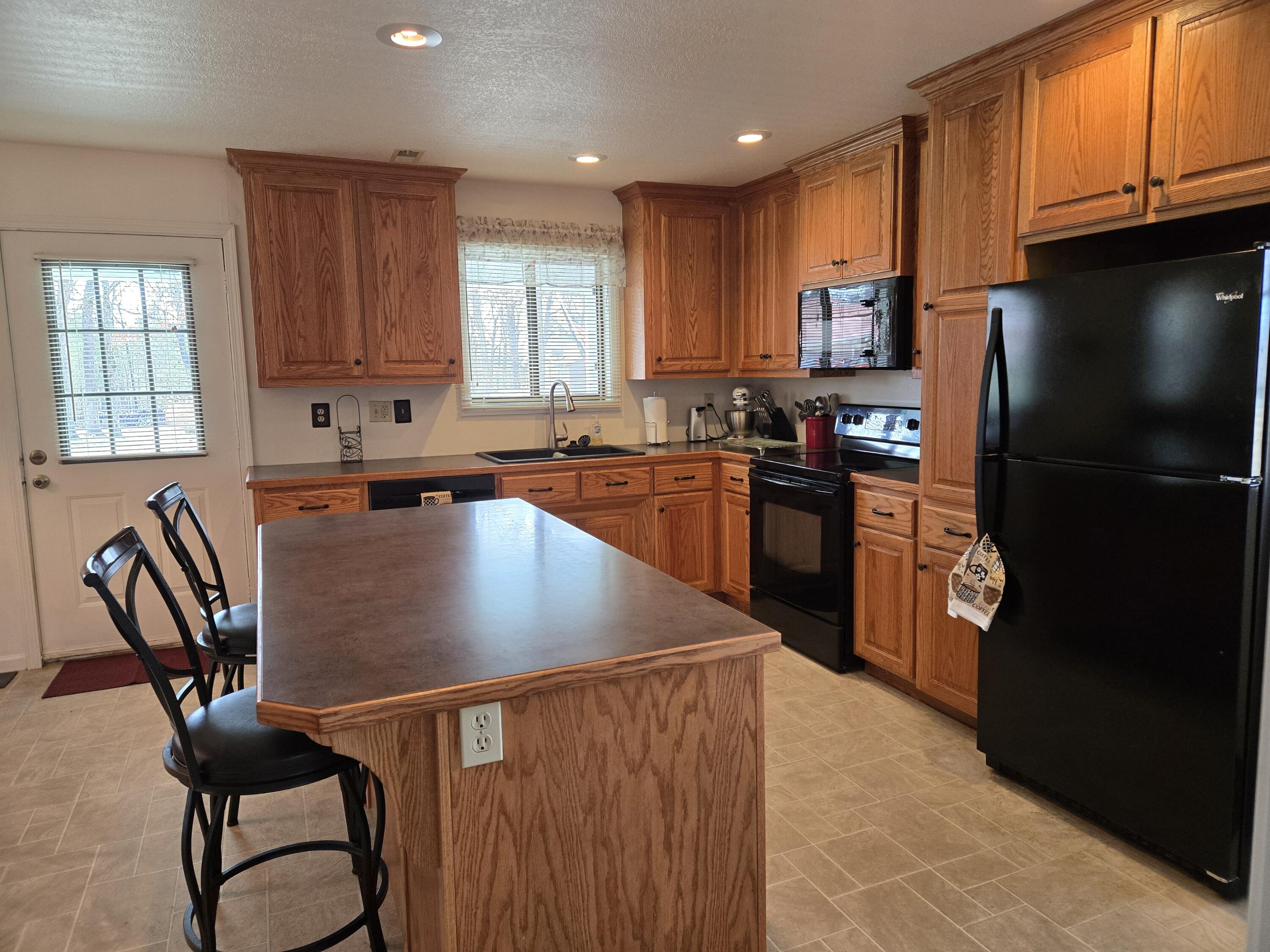 25193 Cedar Crest Drive Property Photo 12