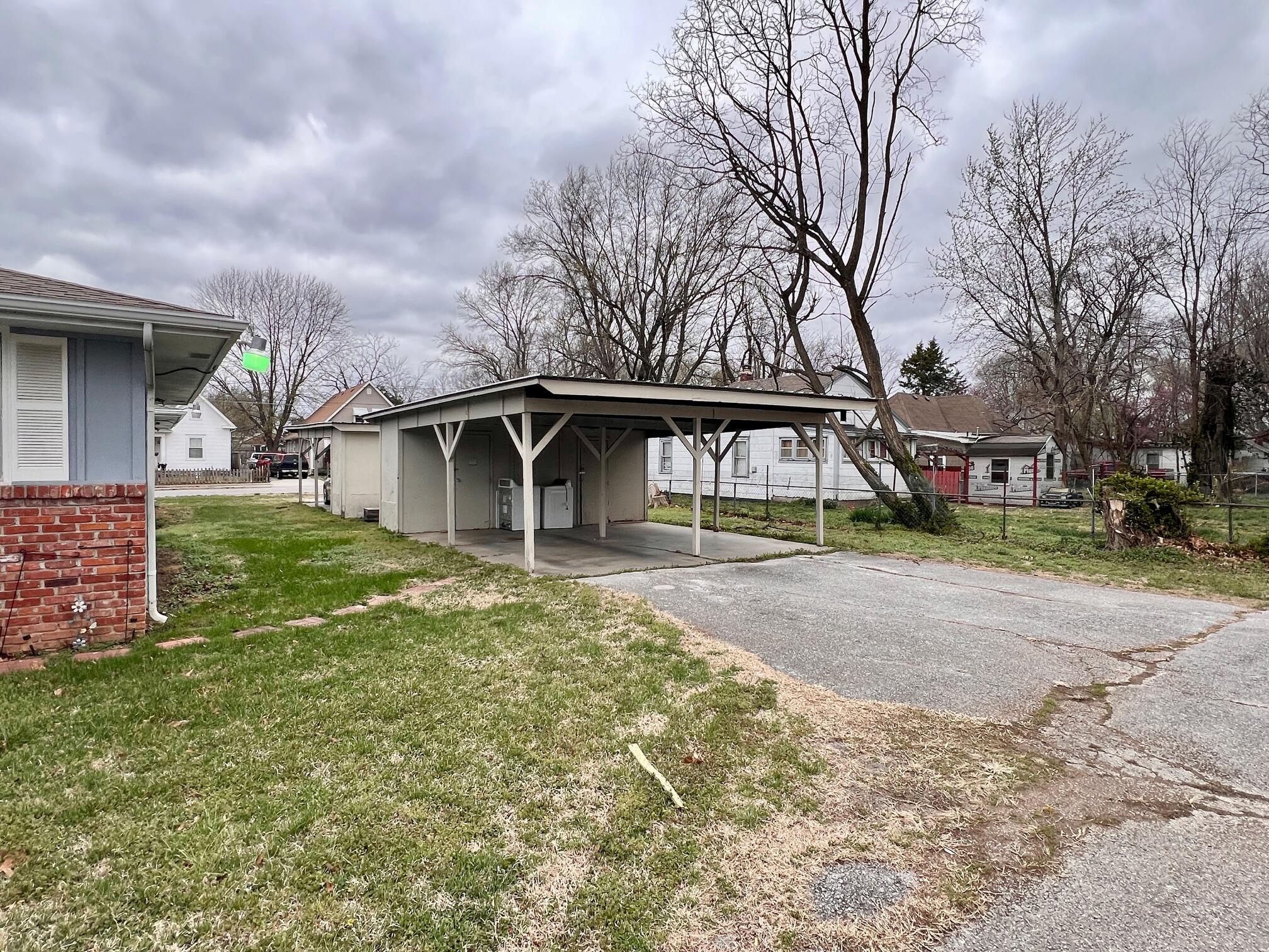 1341 East High Street Property Photo 8