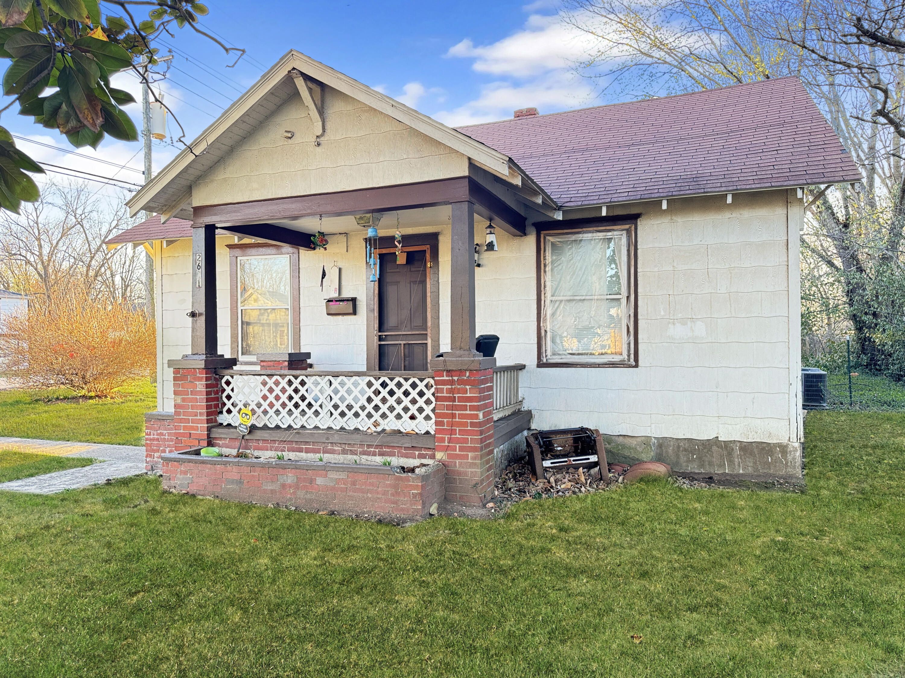 2601 North Howard Avenue Property Photo 1