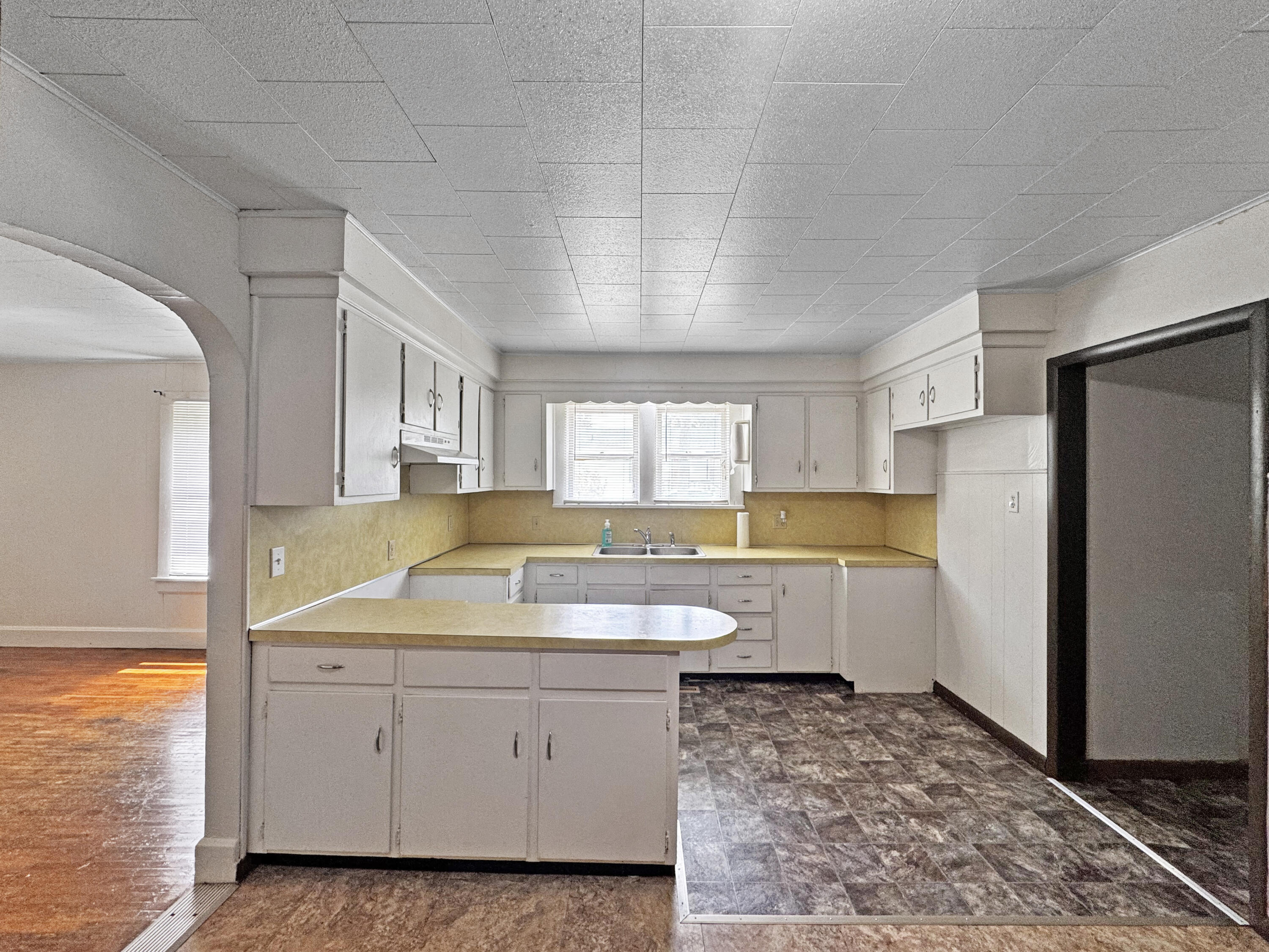 2601 North Howard Avenue Property Photo 3