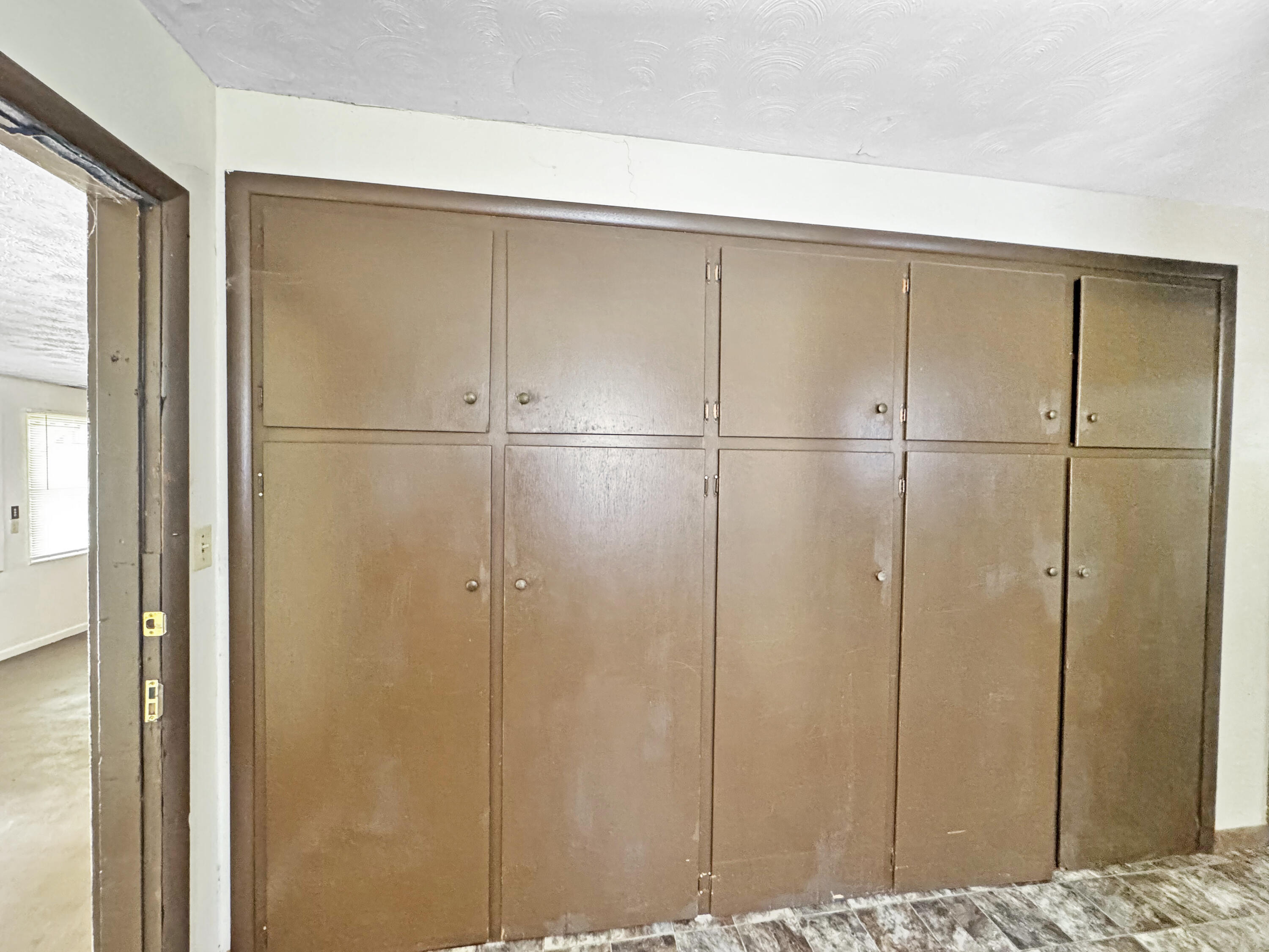 2601 North Howard Avenue Property Photo 5