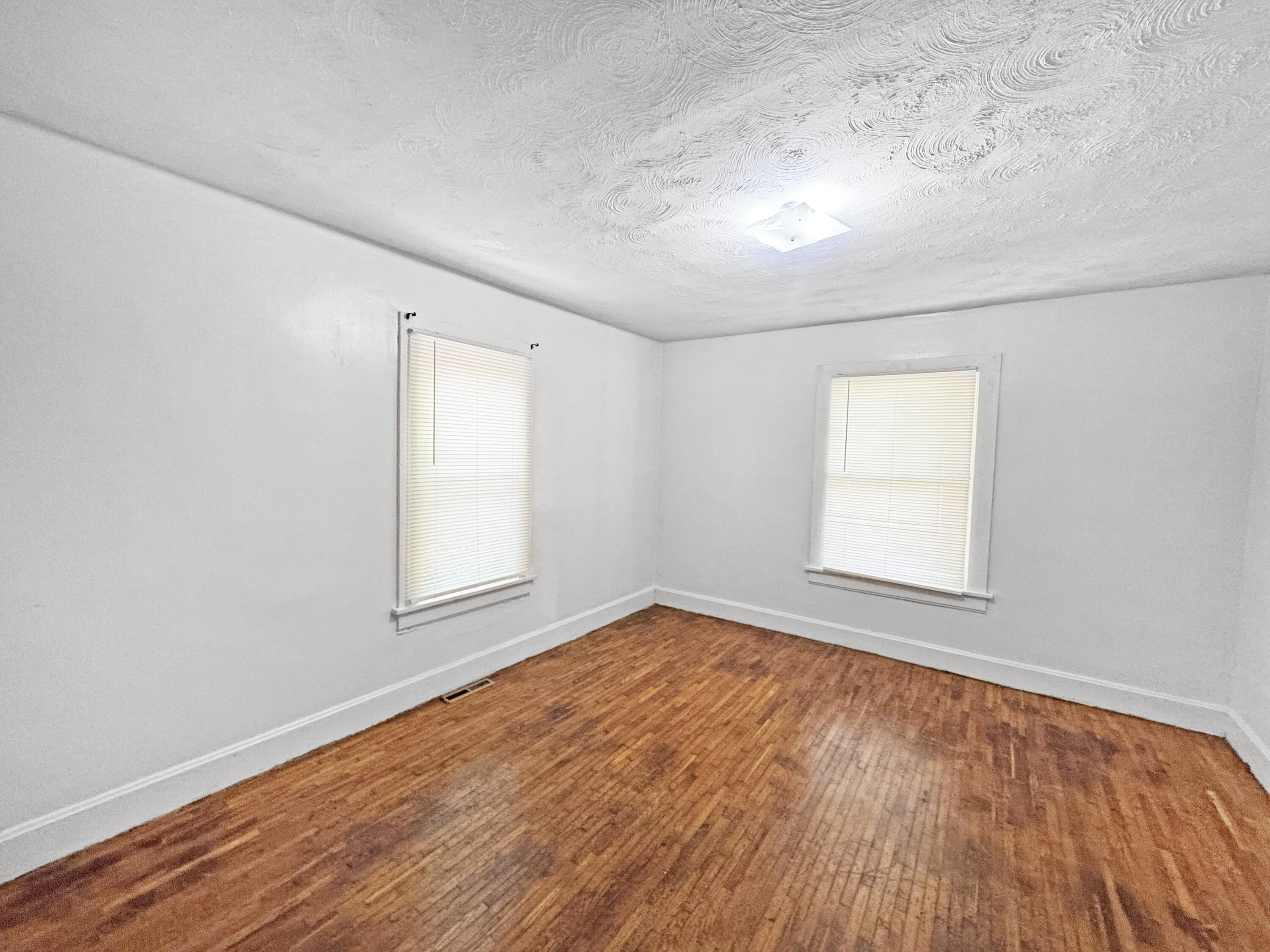 2601 North Howard Avenue Property Photo 6