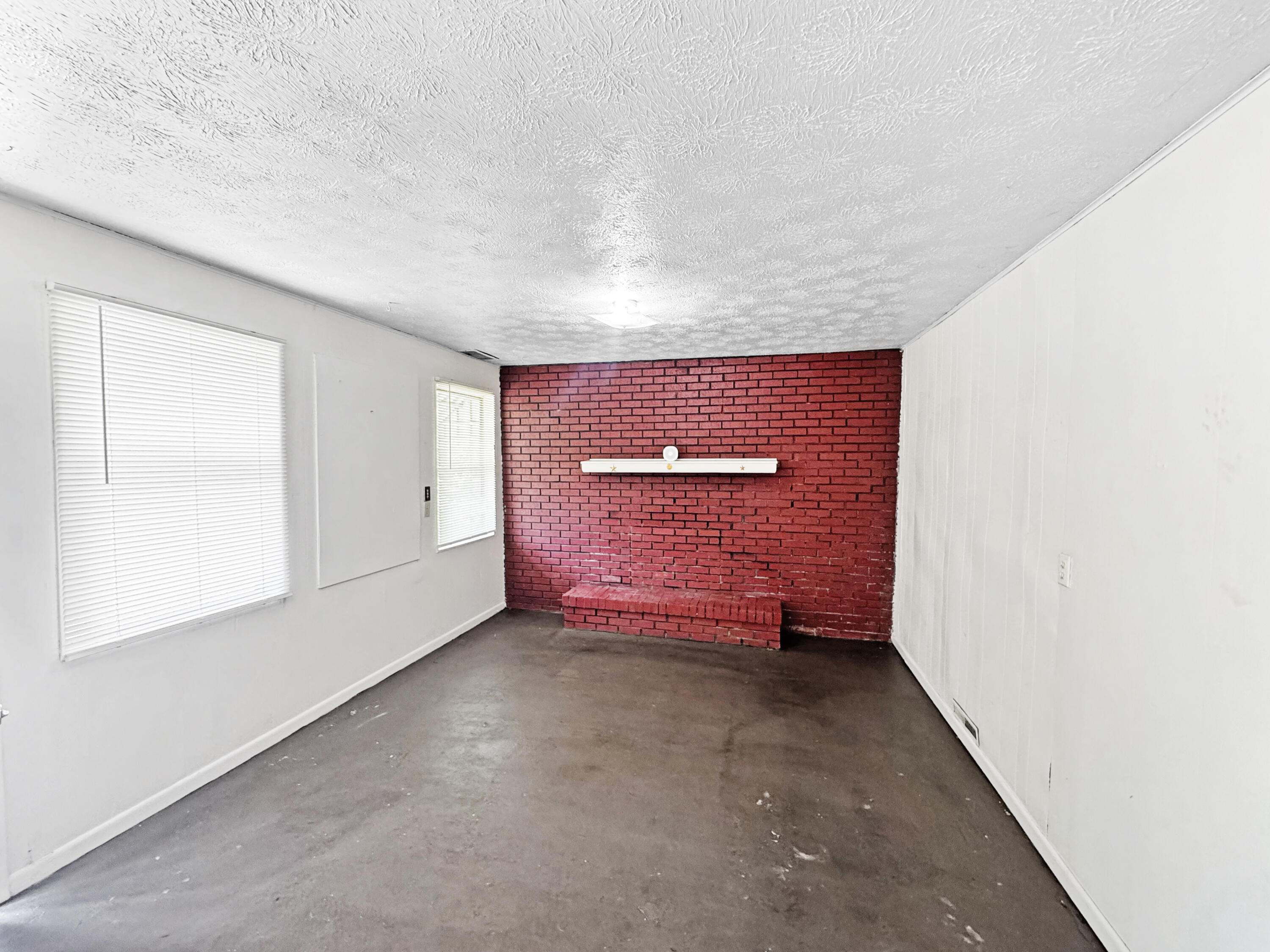 2601 North Howard Avenue Property Photo 8