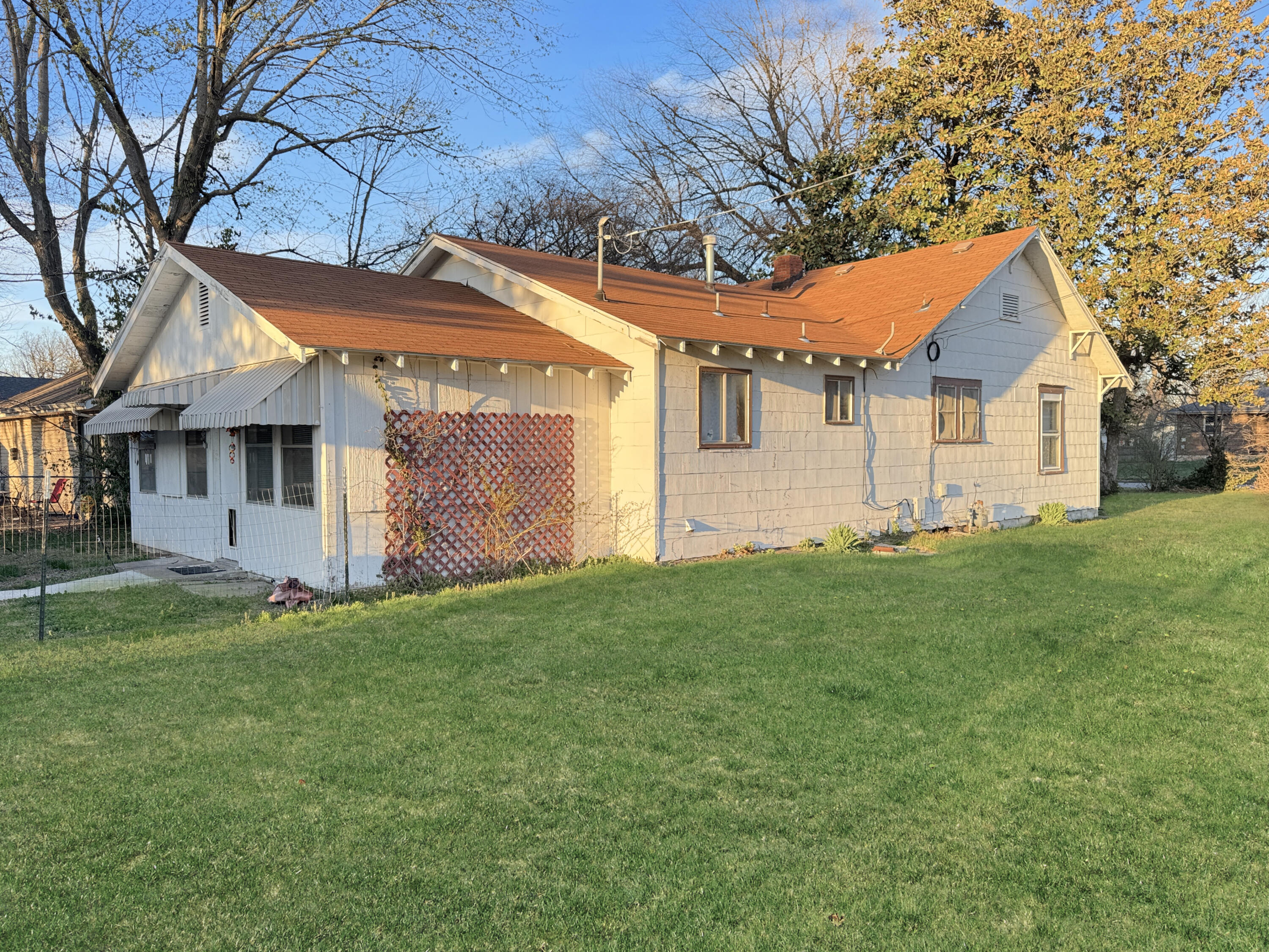 2601 North Howard Avenue Property Photo 10