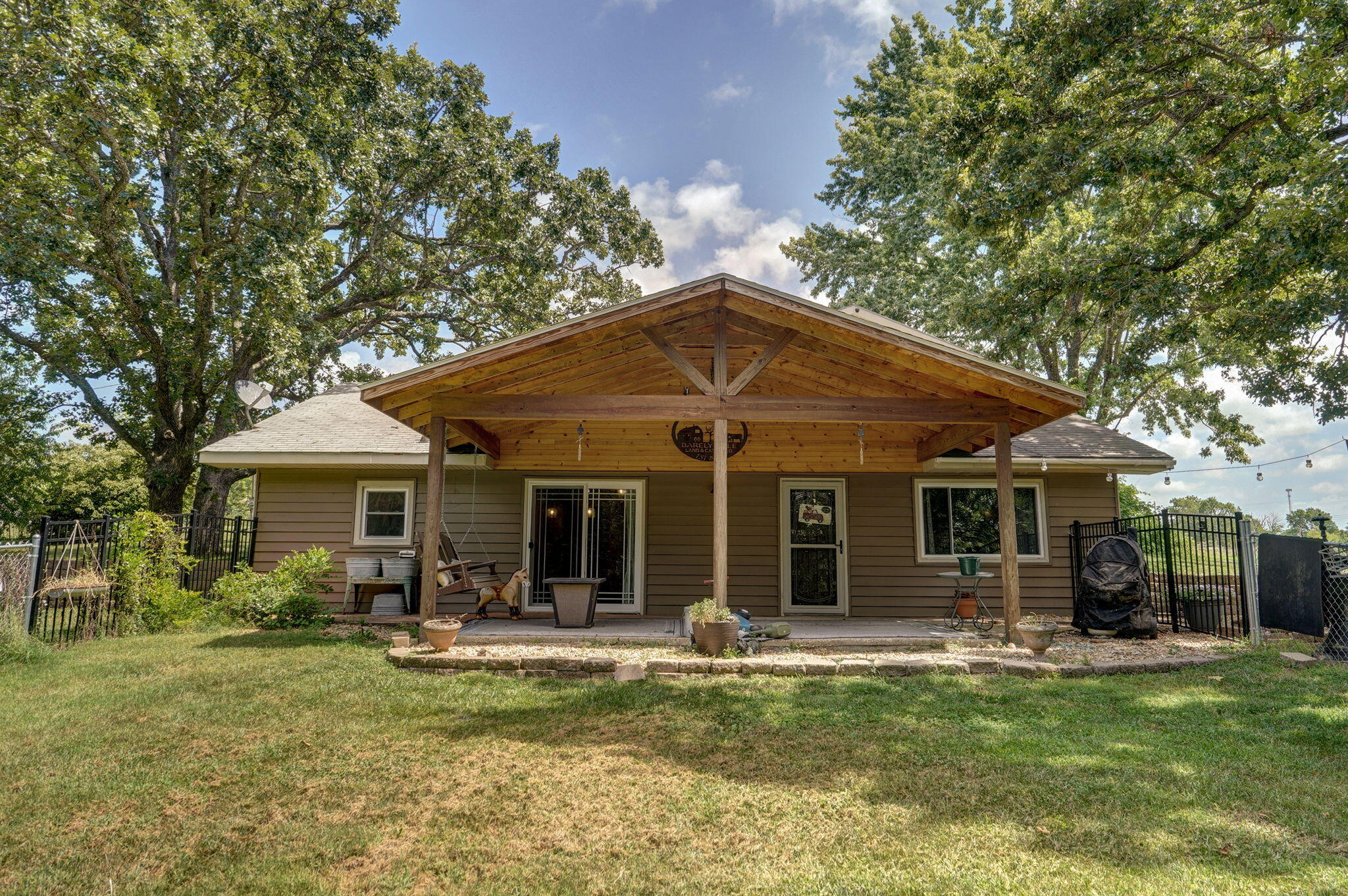 419 Rose Bud Drive Property Photo 3