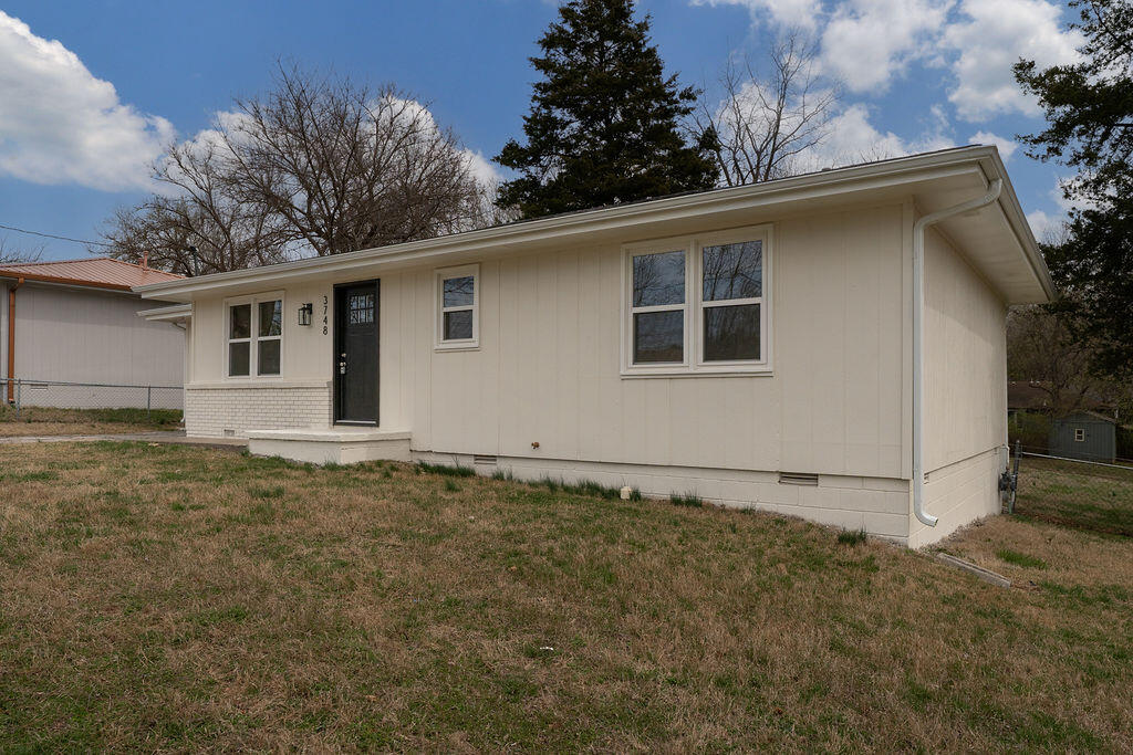 3748 South Elmview Avenue Property Photo 3