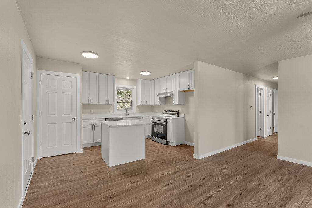 3748 South Elmview Avenue Property Photo 7
