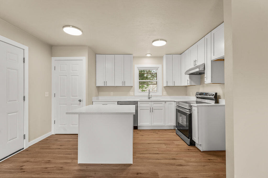 3748 South Elmview Avenue Property Photo 8