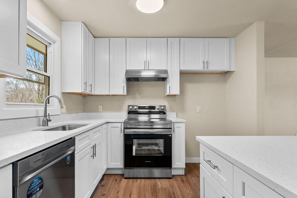 3748 South Elmview Avenue Property Photo 10