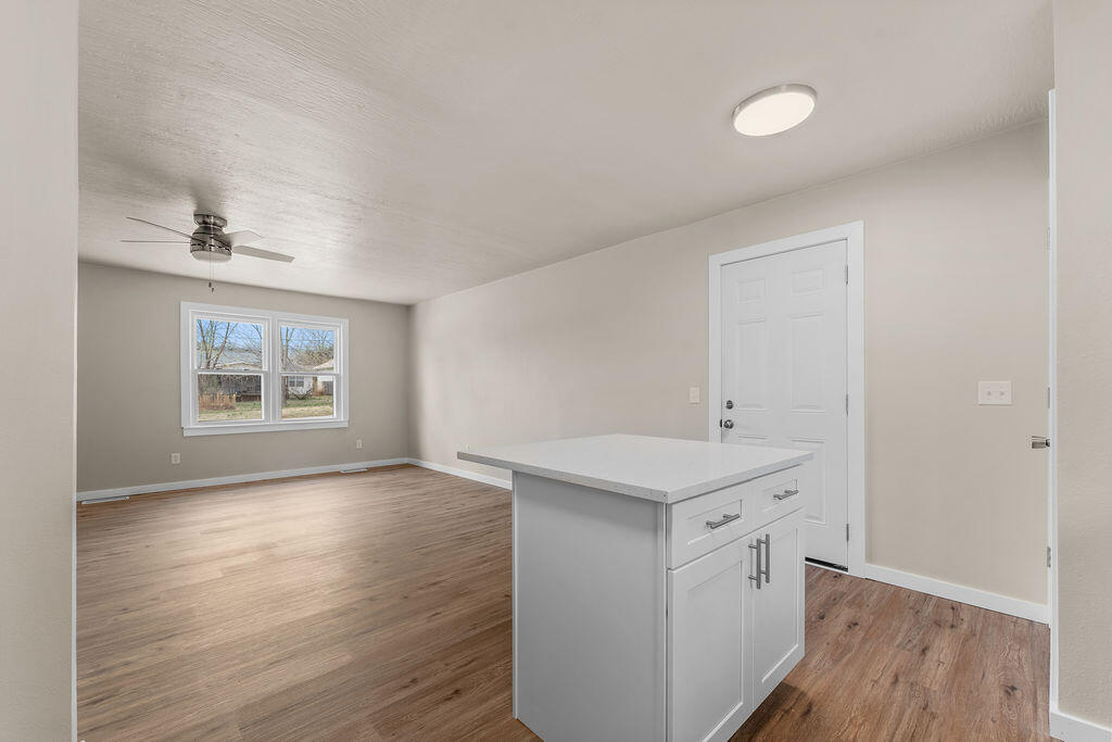 3748 South Elmview Avenue Property Photo 11