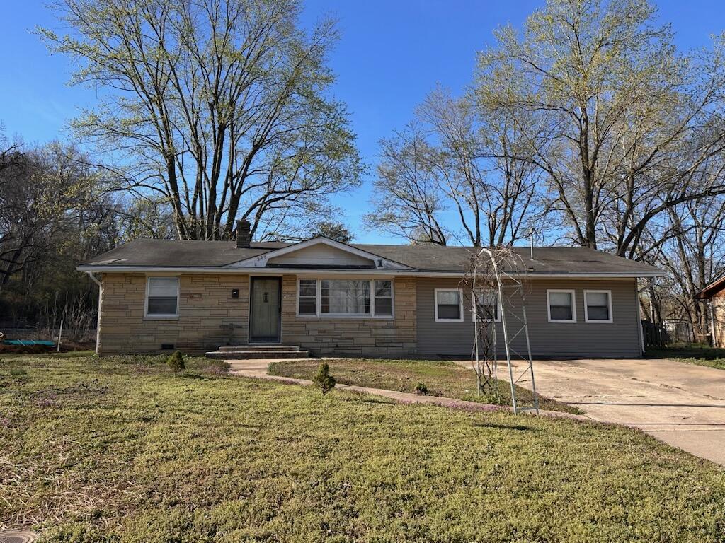 329 Robinson Avenue Property Photo