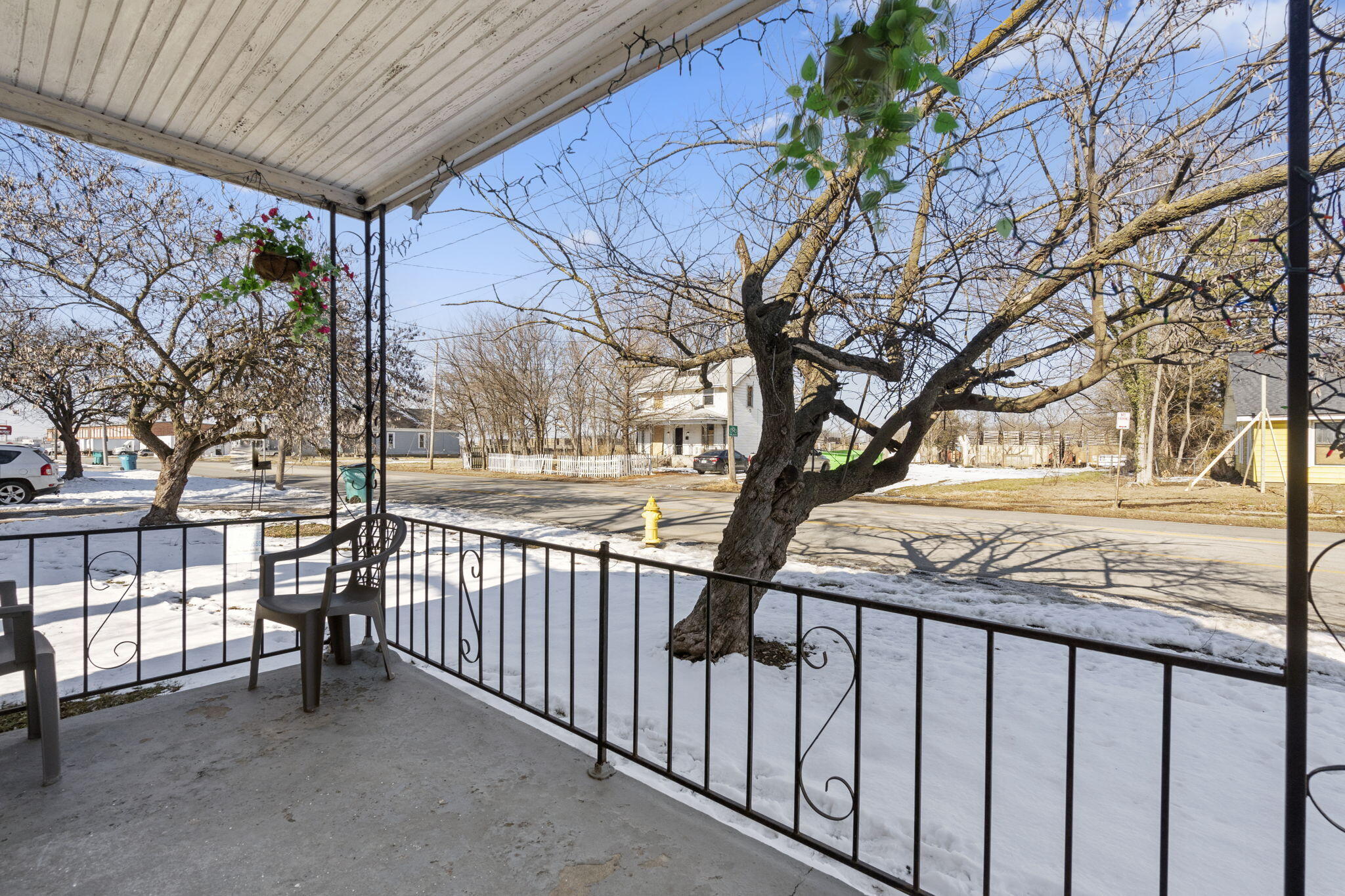 1042-1052 Commercial Property Photo 3