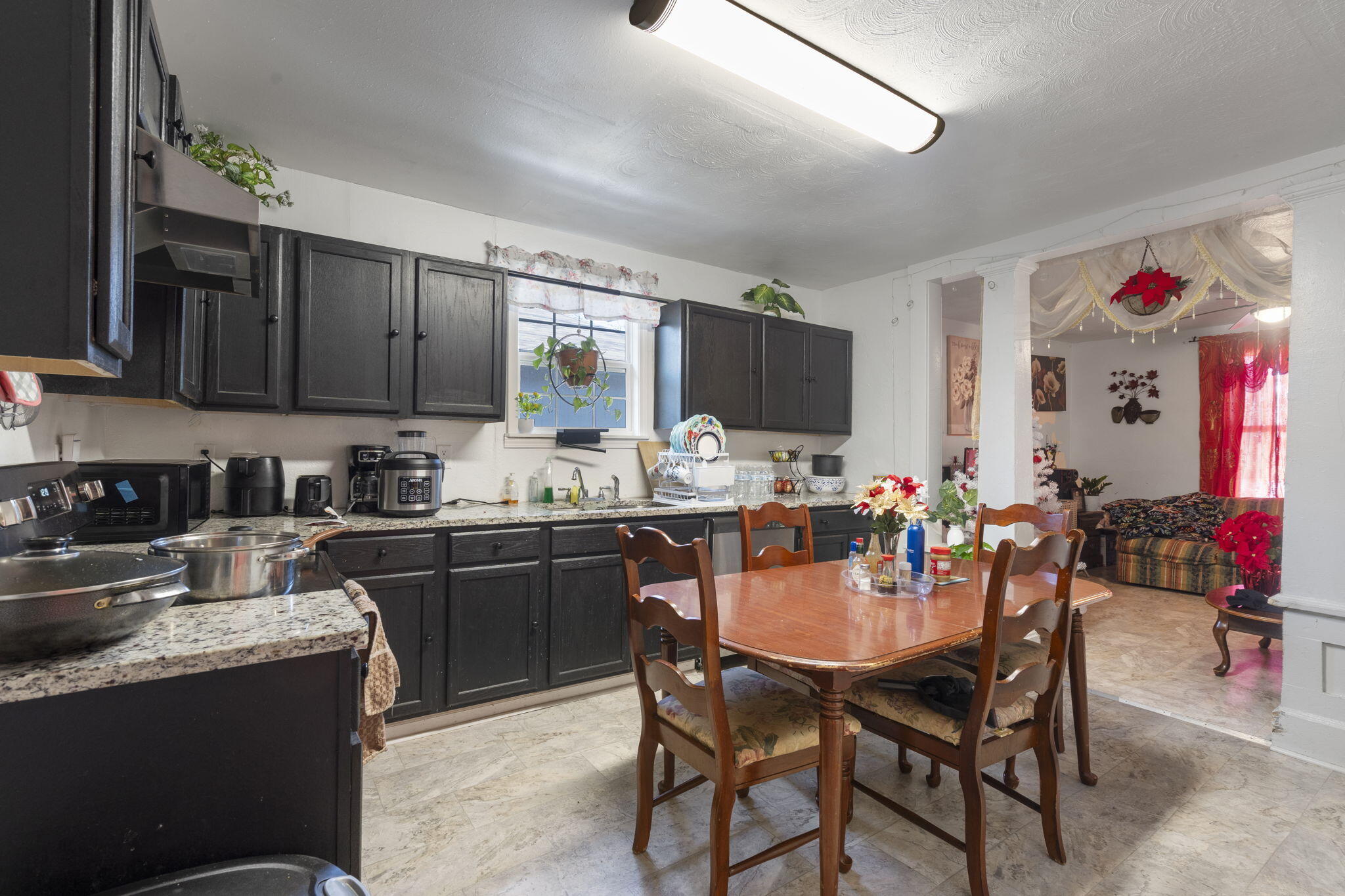 1042-1052 Commercial Property Photo 8