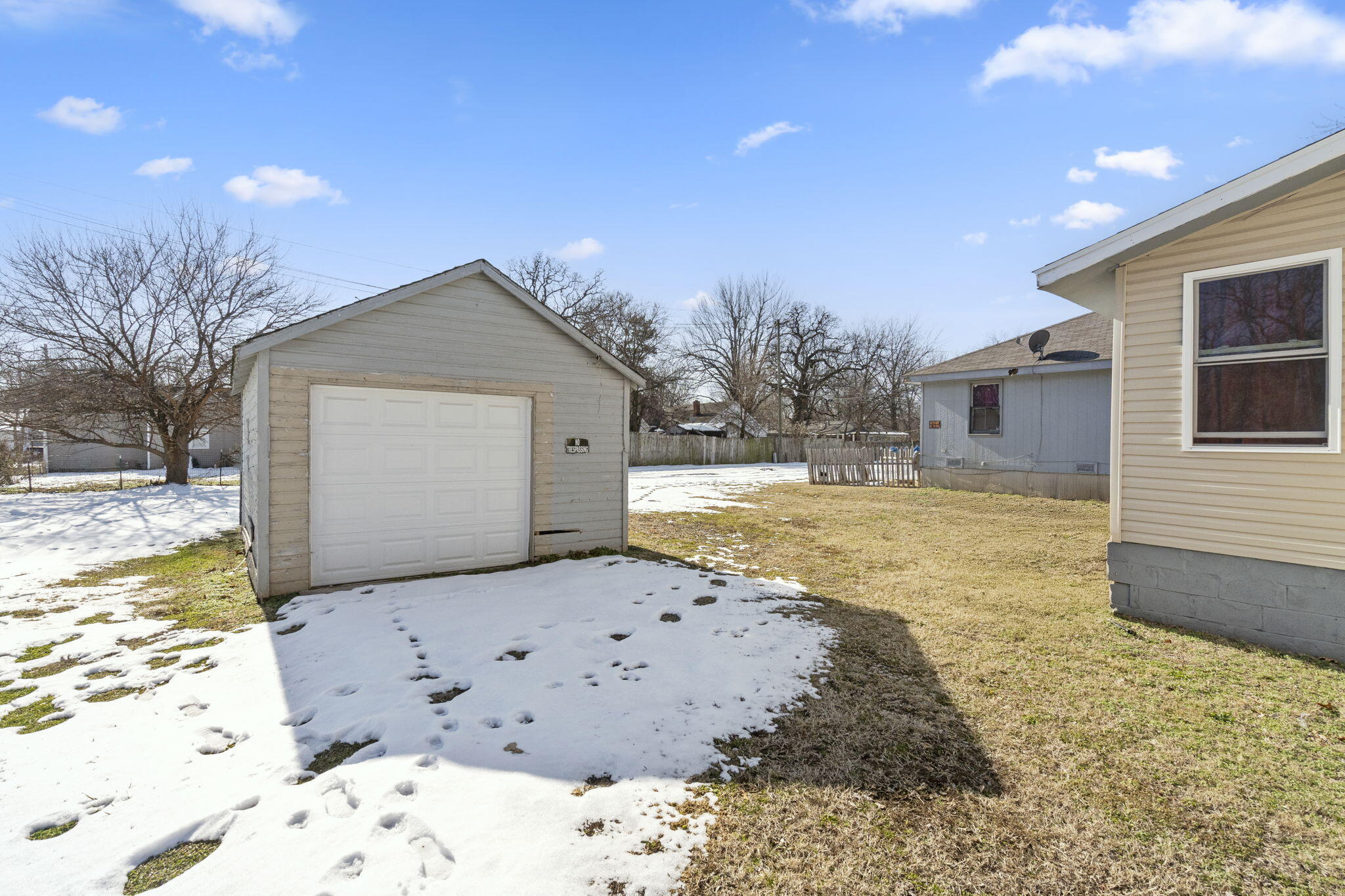 1042-1052 Commercial Property Photo 16