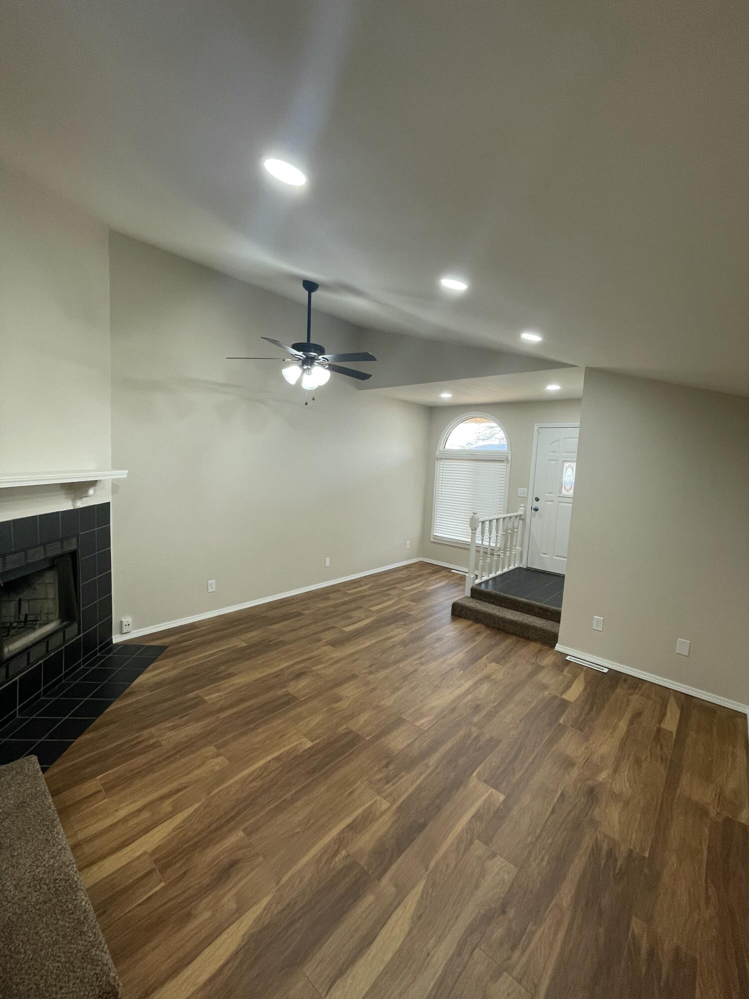 435-437 East Arrowhead Street Property Photo 3