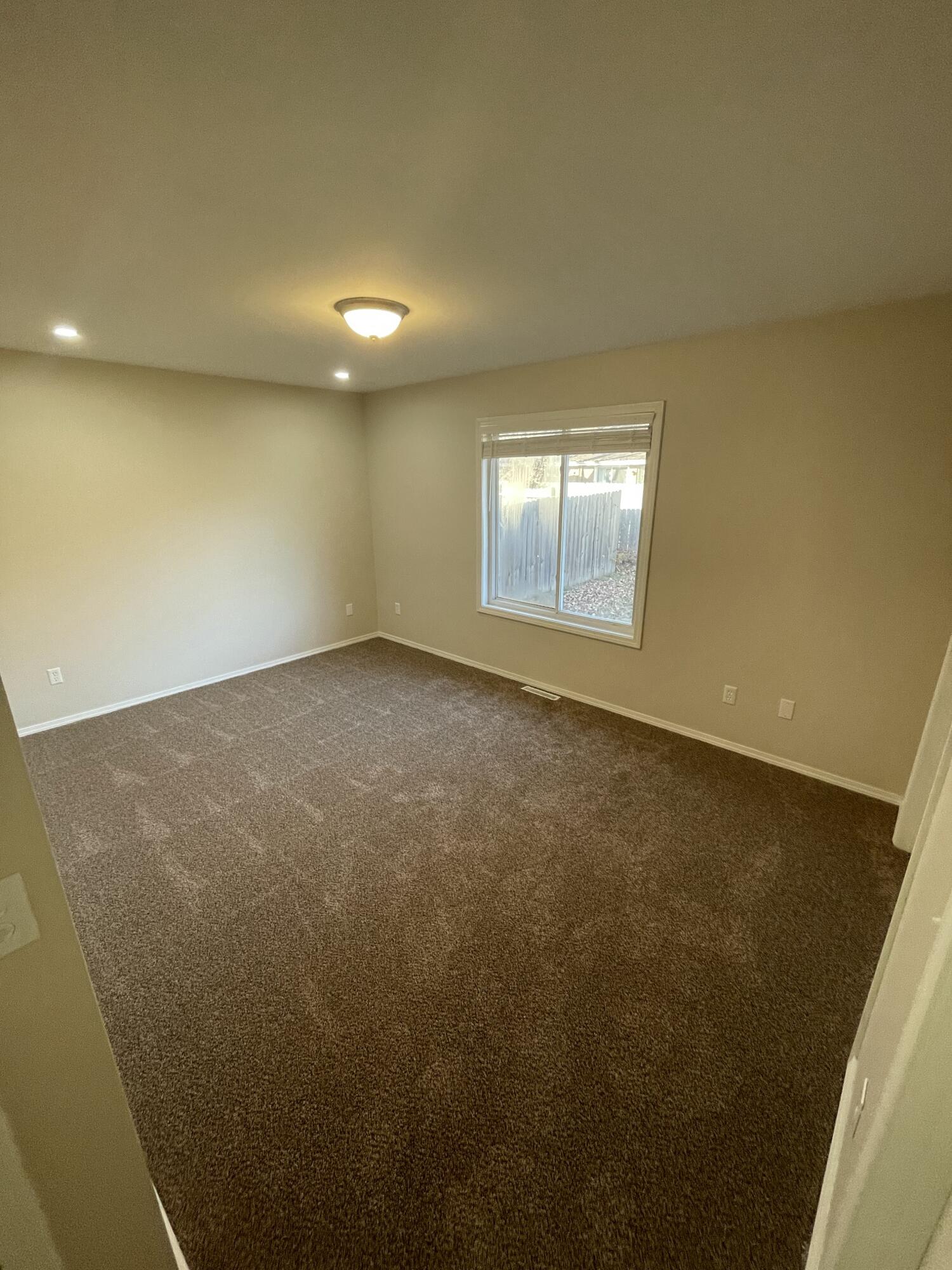 435-437 East Arrowhead Street Property Photo 14