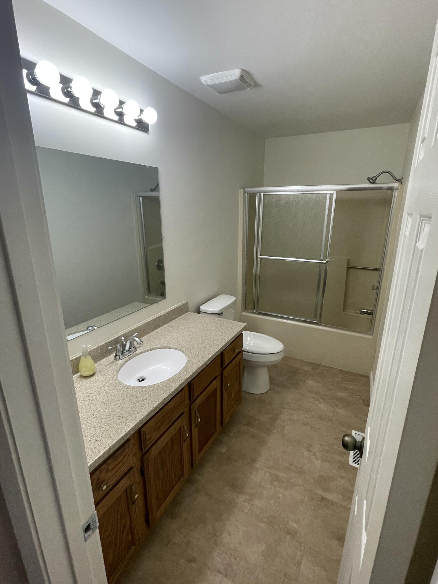 435-437 East Arrowhead Street Property Photo 16