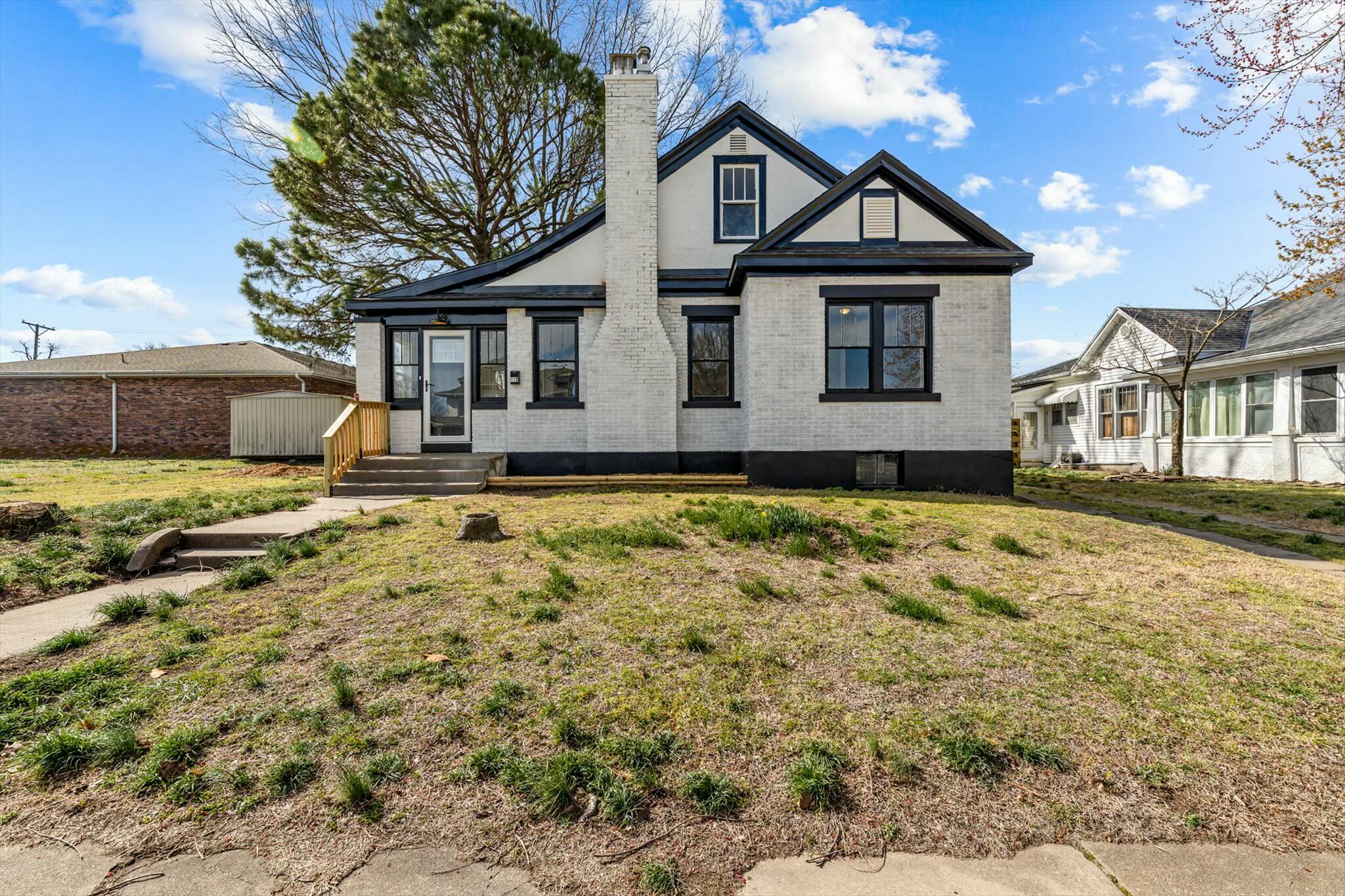 110 West Locust Street Property Photo
