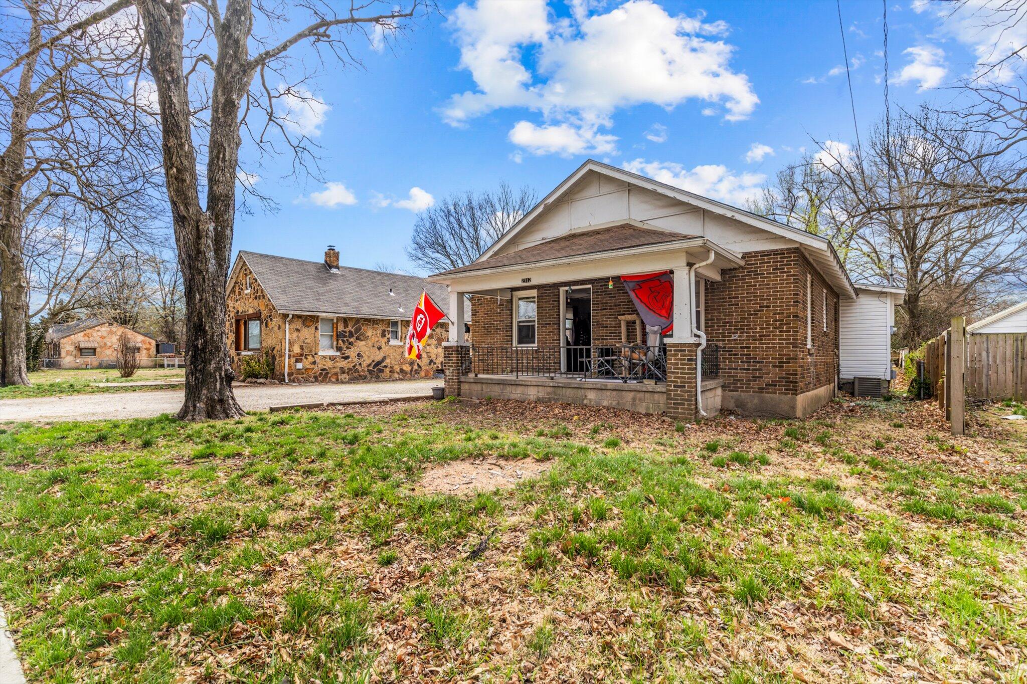 2312 West Walnut Street Property Photo