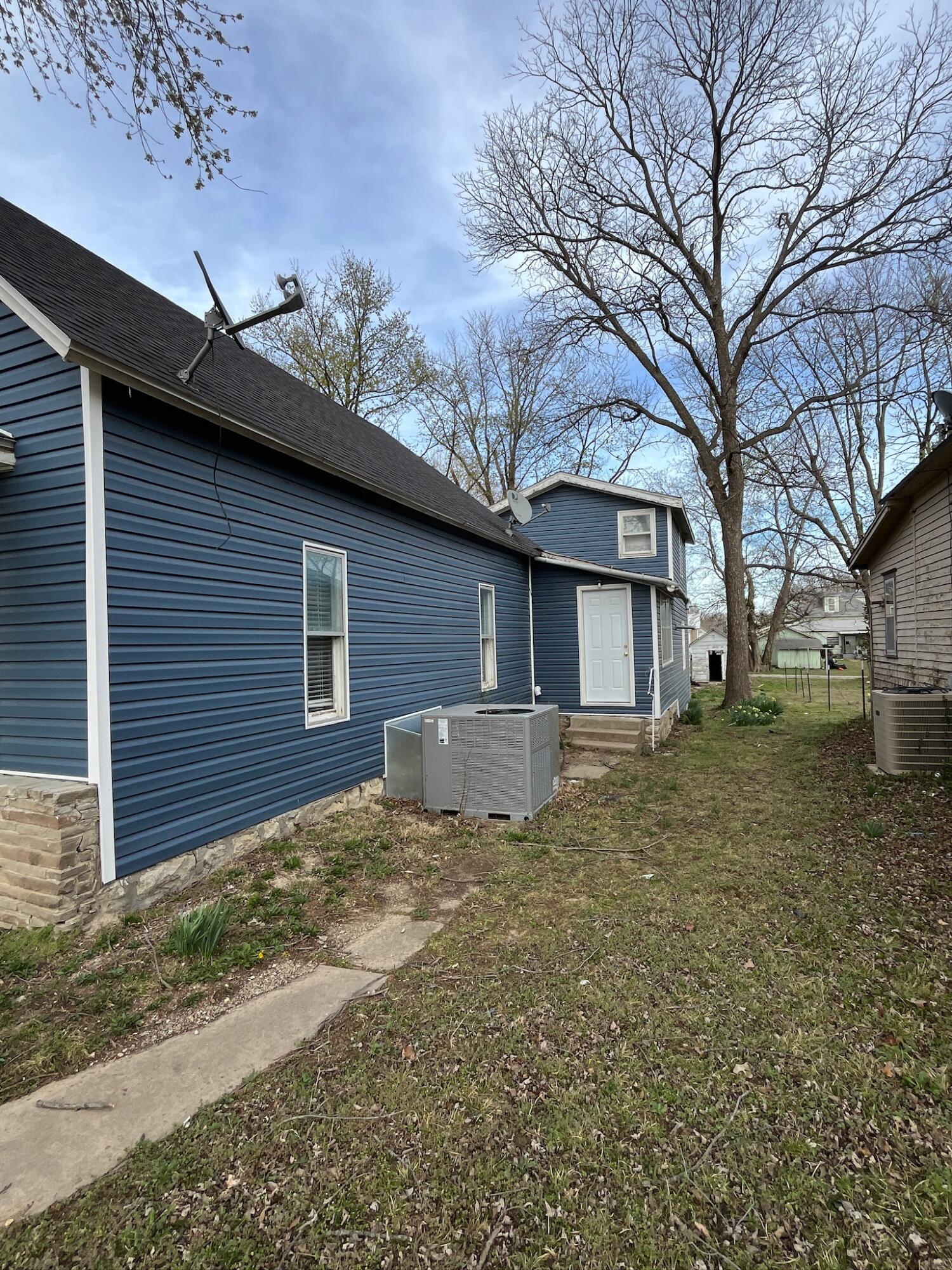 112 South Western Avenue Property Photo 2