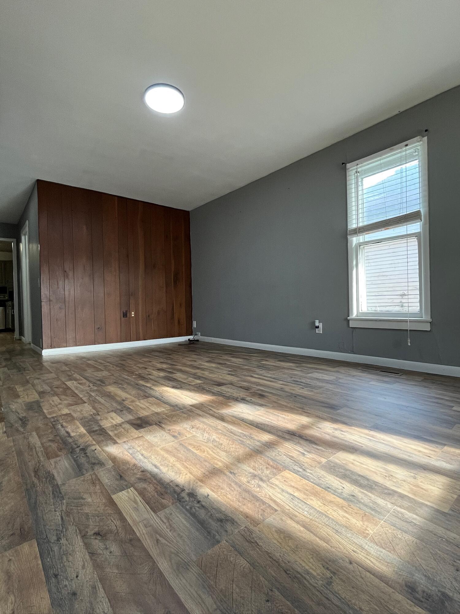 112 South Western Avenue Property Photo 4