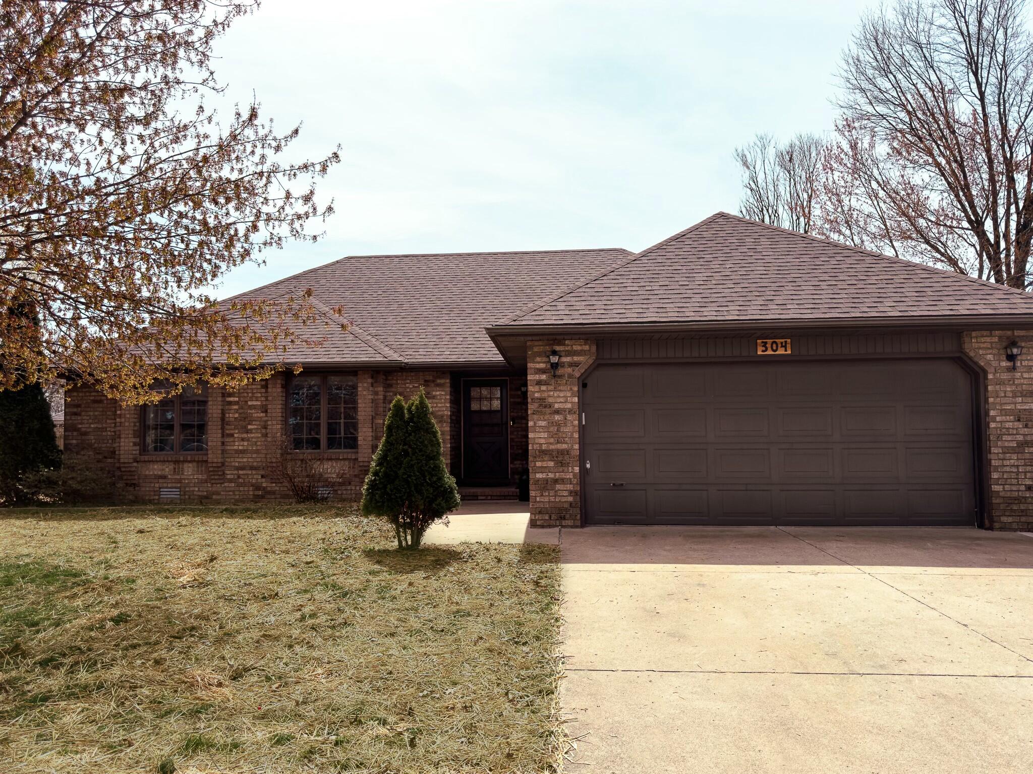 304 West Aven Avenue Property Photo