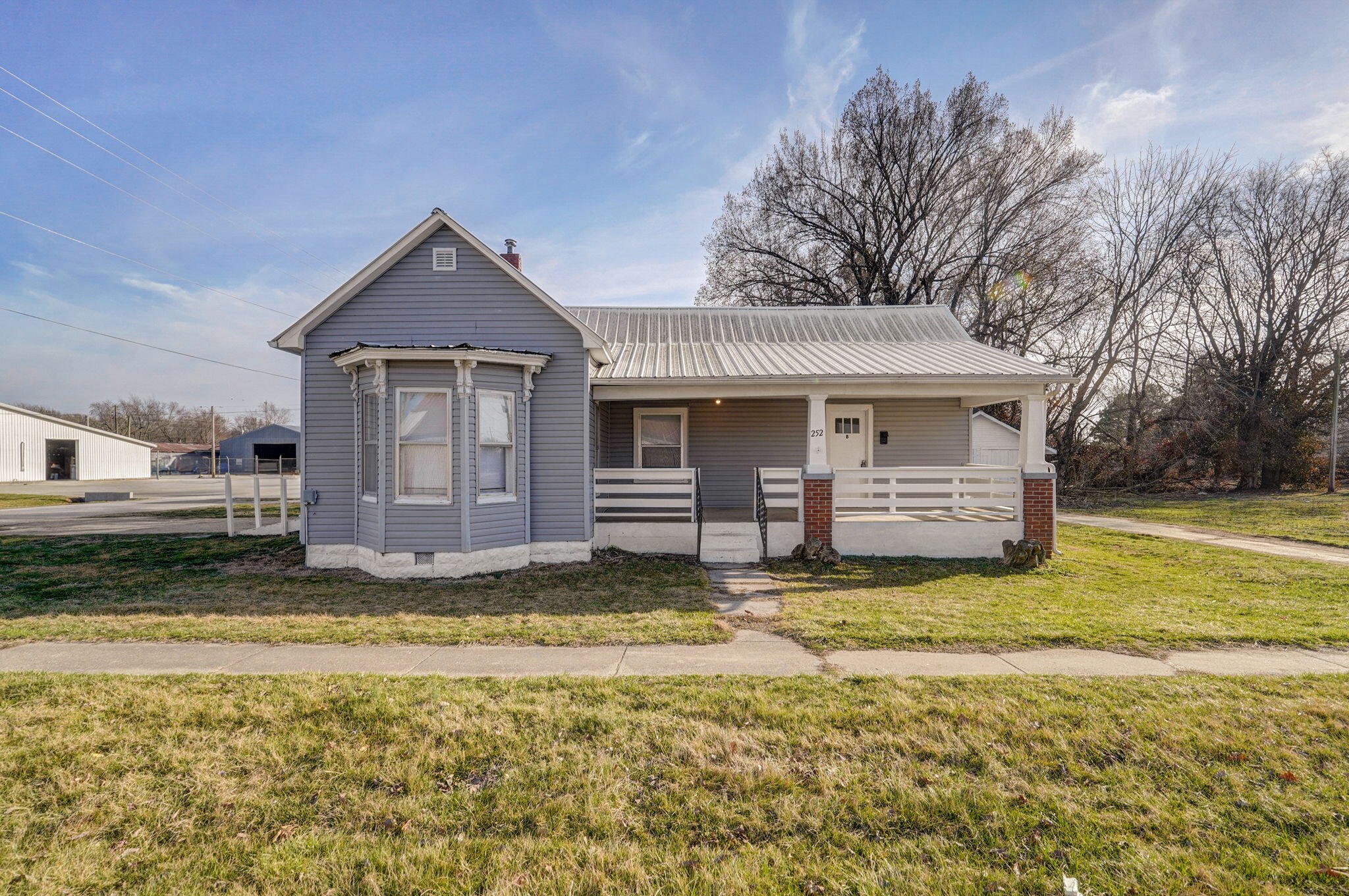 252 Commercial Street Property Photo