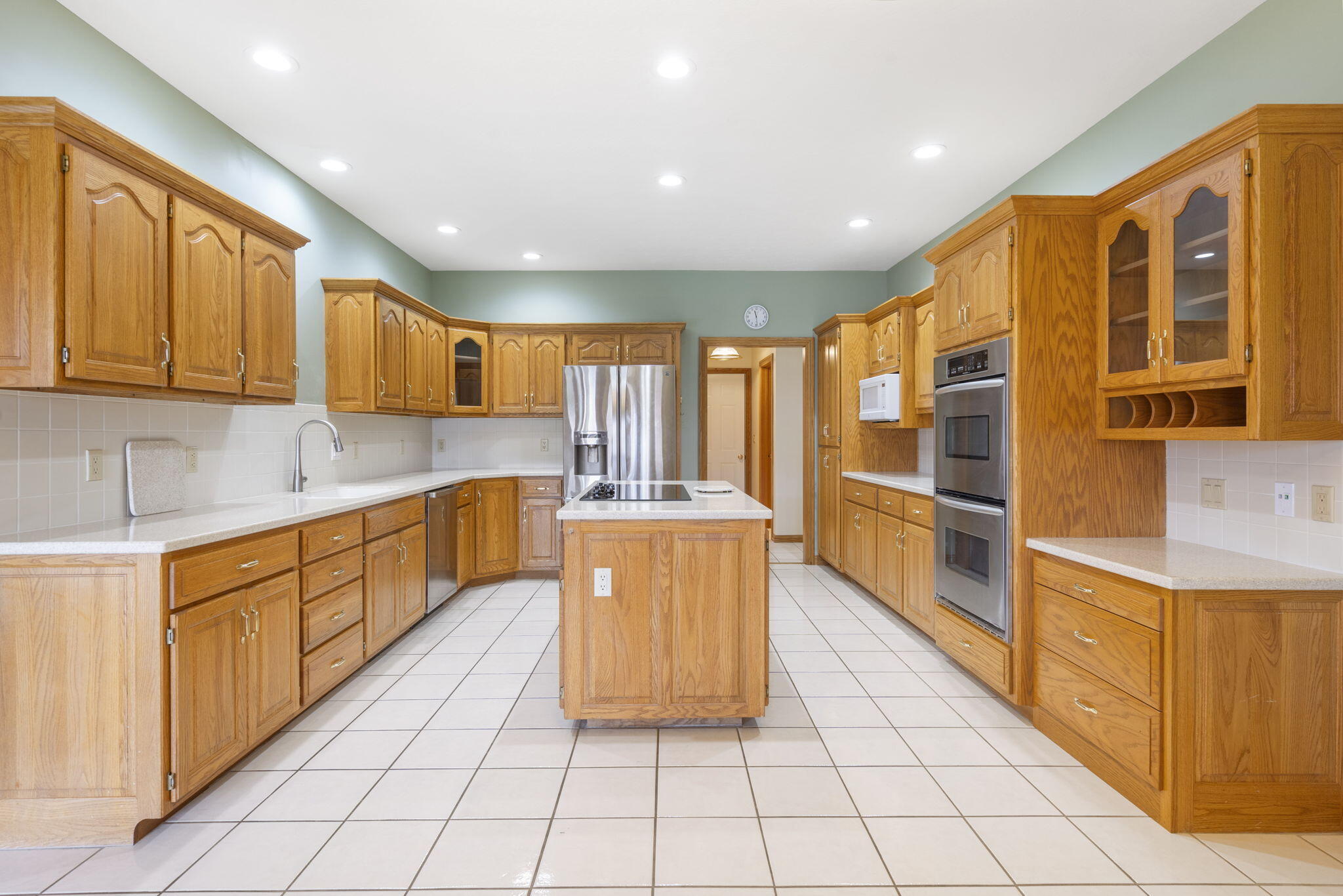 3261 South Ridgewood Court Property Photo 8