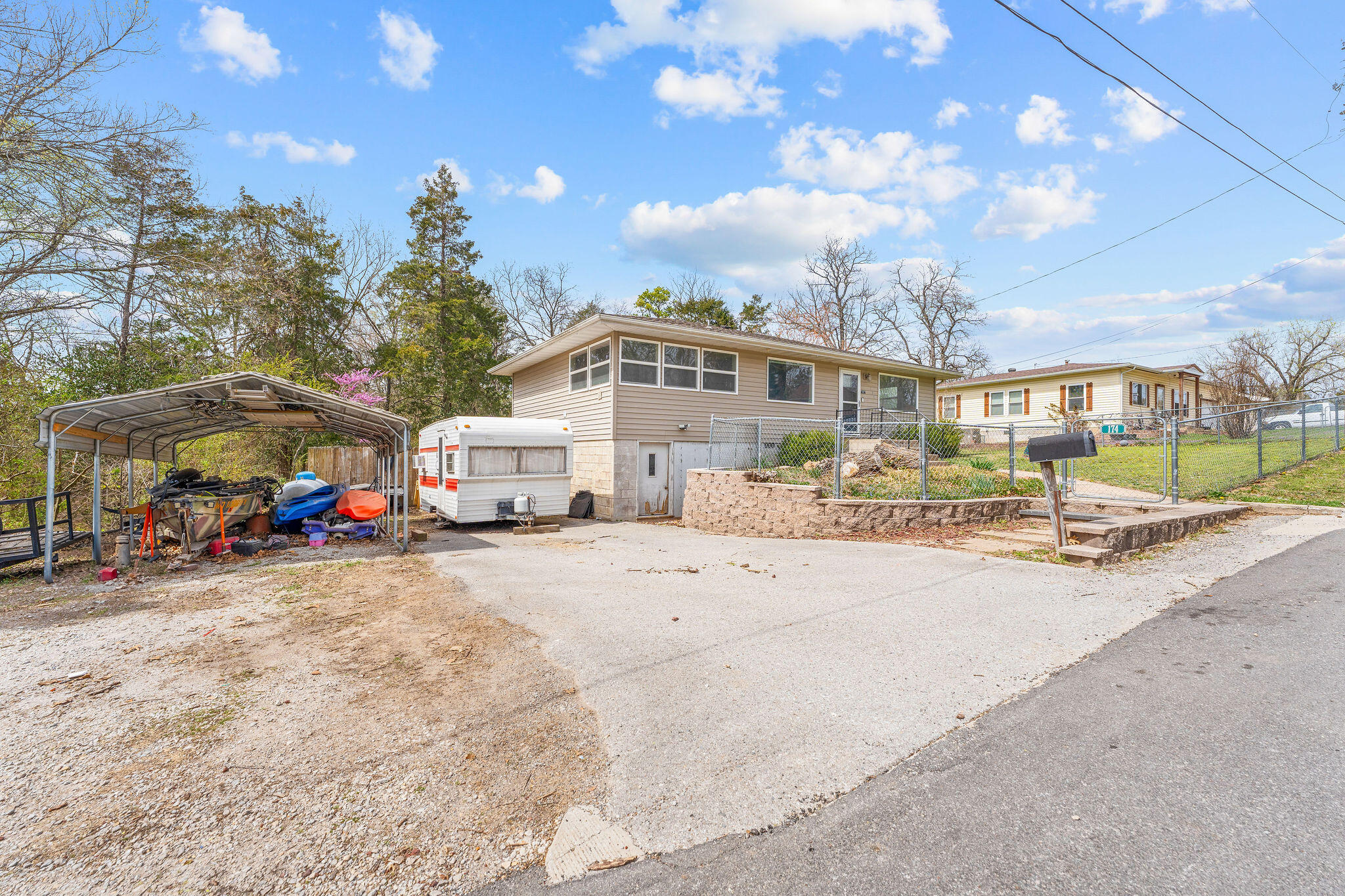 174 Kays Lane Property Photo