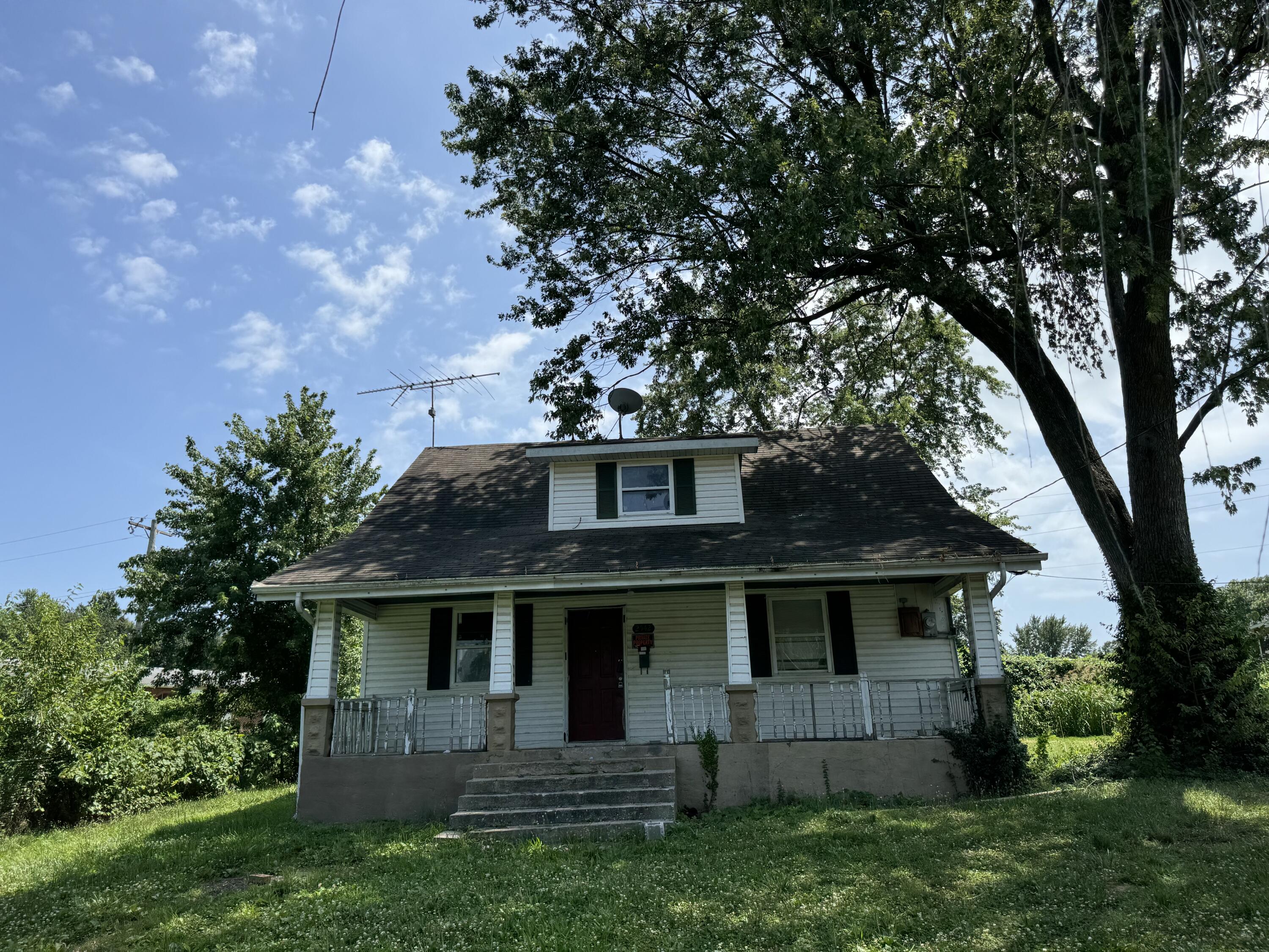 2542 West High Street Property Photo 2