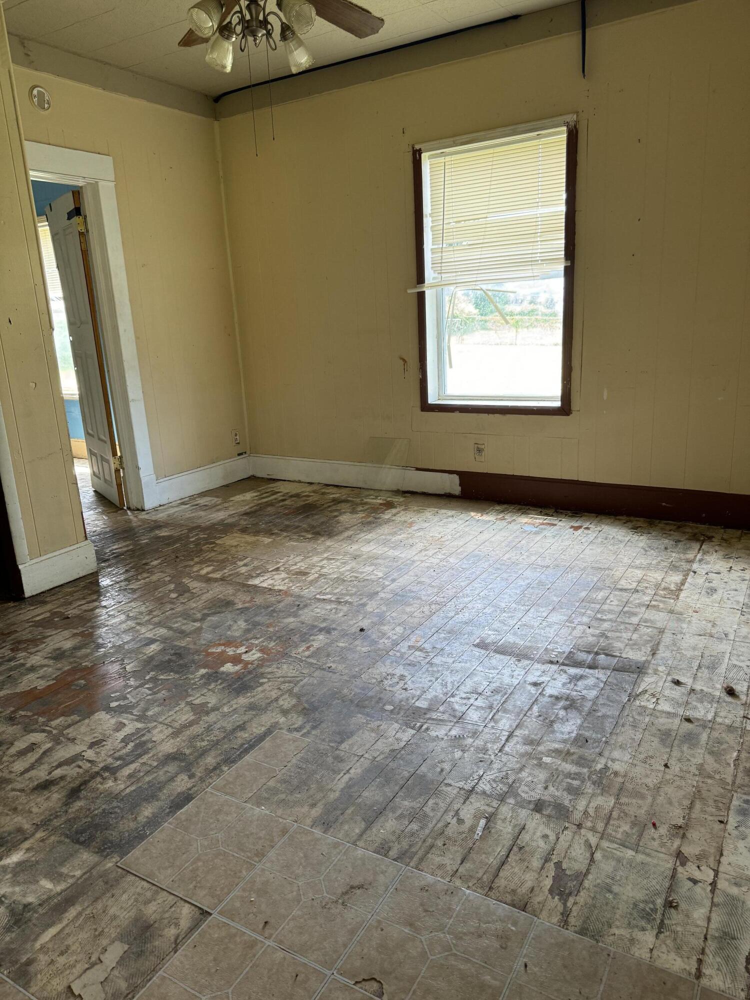 2542 West High Street Property Photo 5