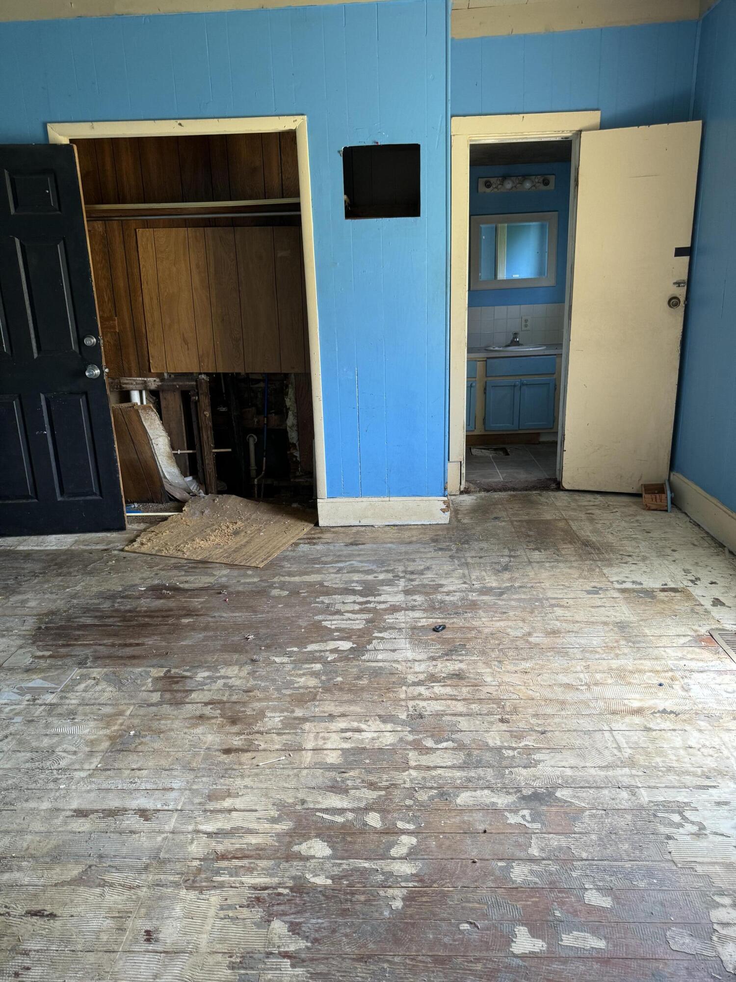 2542 West High Street Property Photo 6