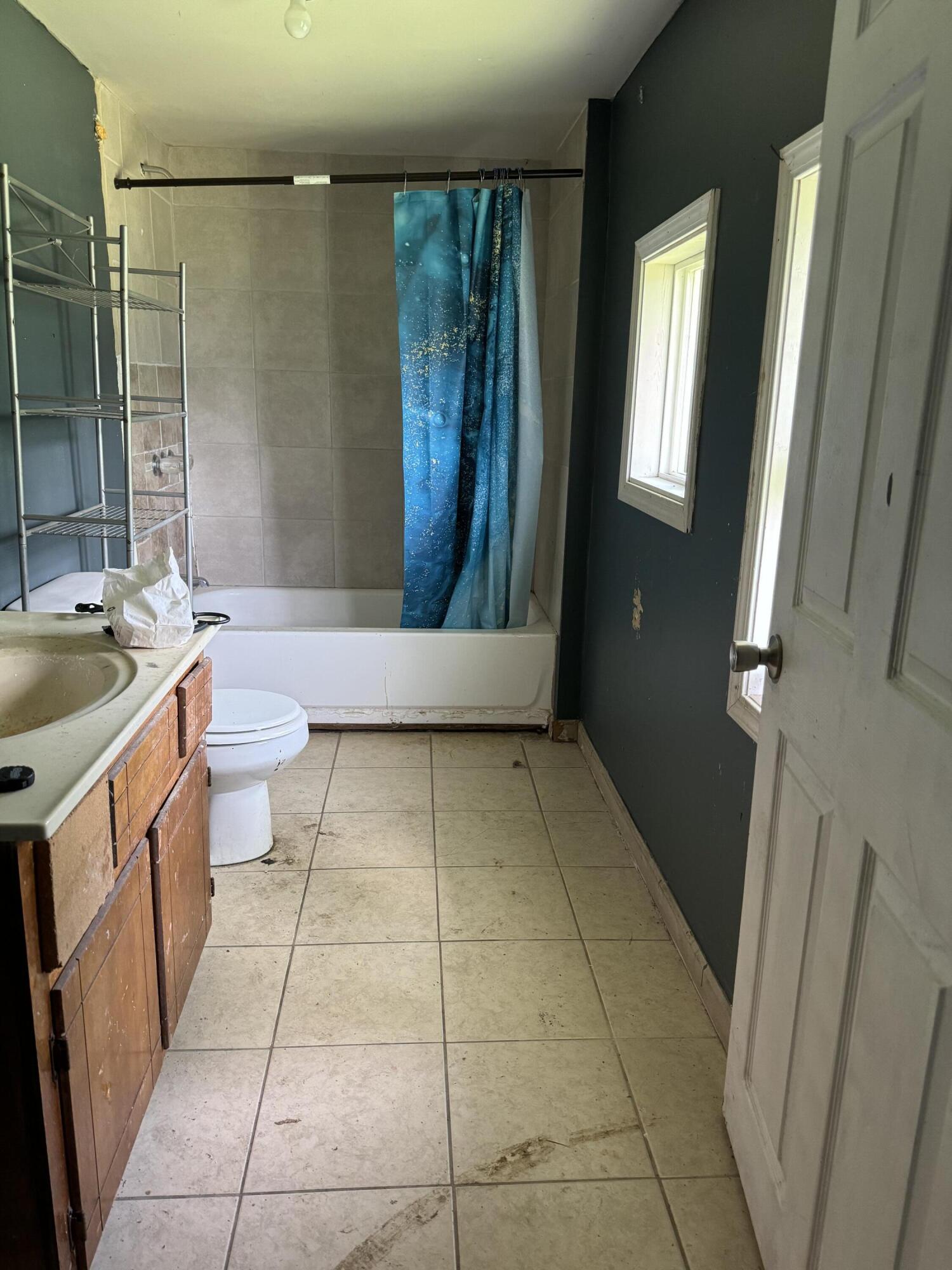 2542 West High Street Property Photo 8