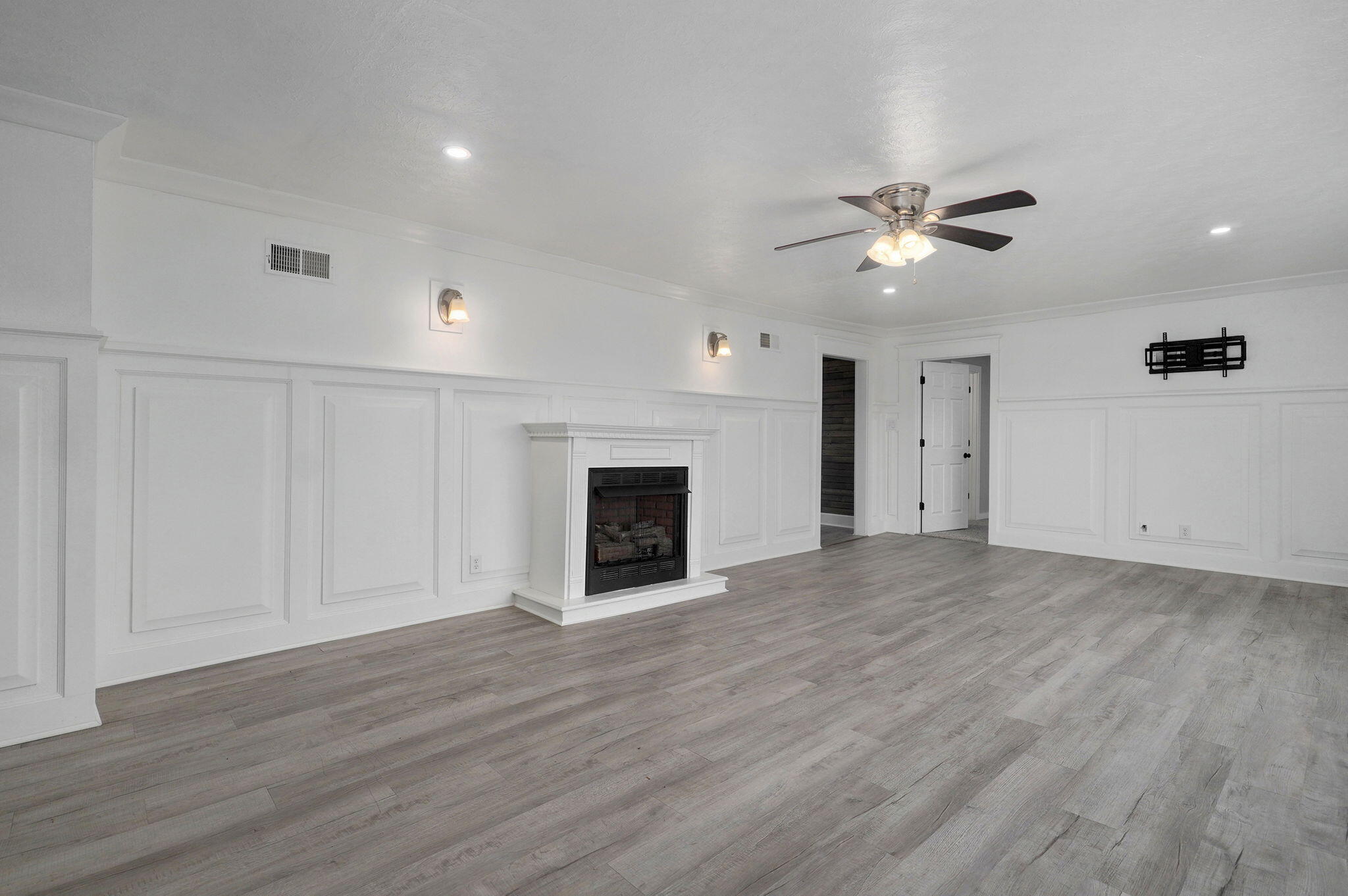 304 West 2nd Street Property Photo 5