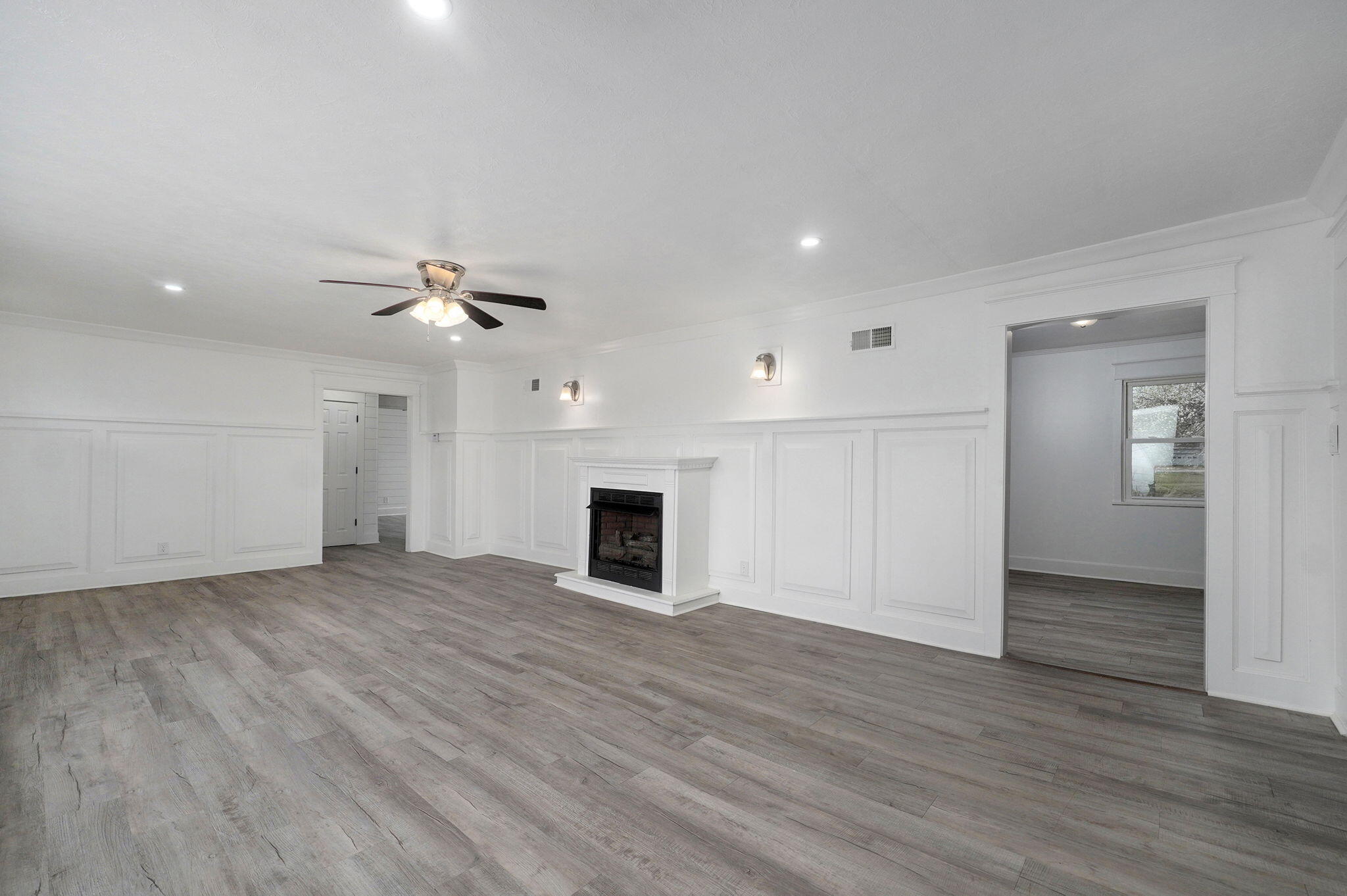 304 West 2nd Street Property Photo 9