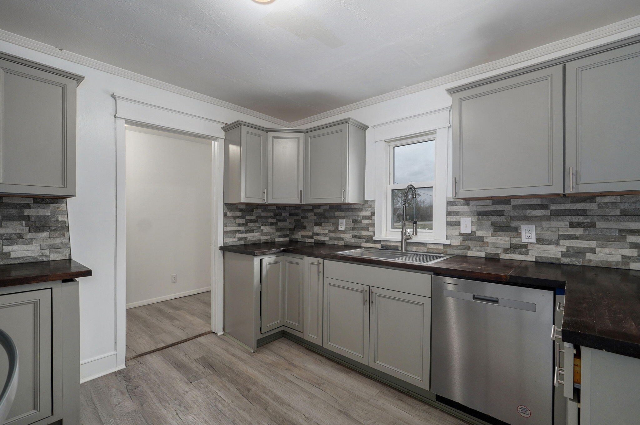 304 West 2nd Street Property Photo 12