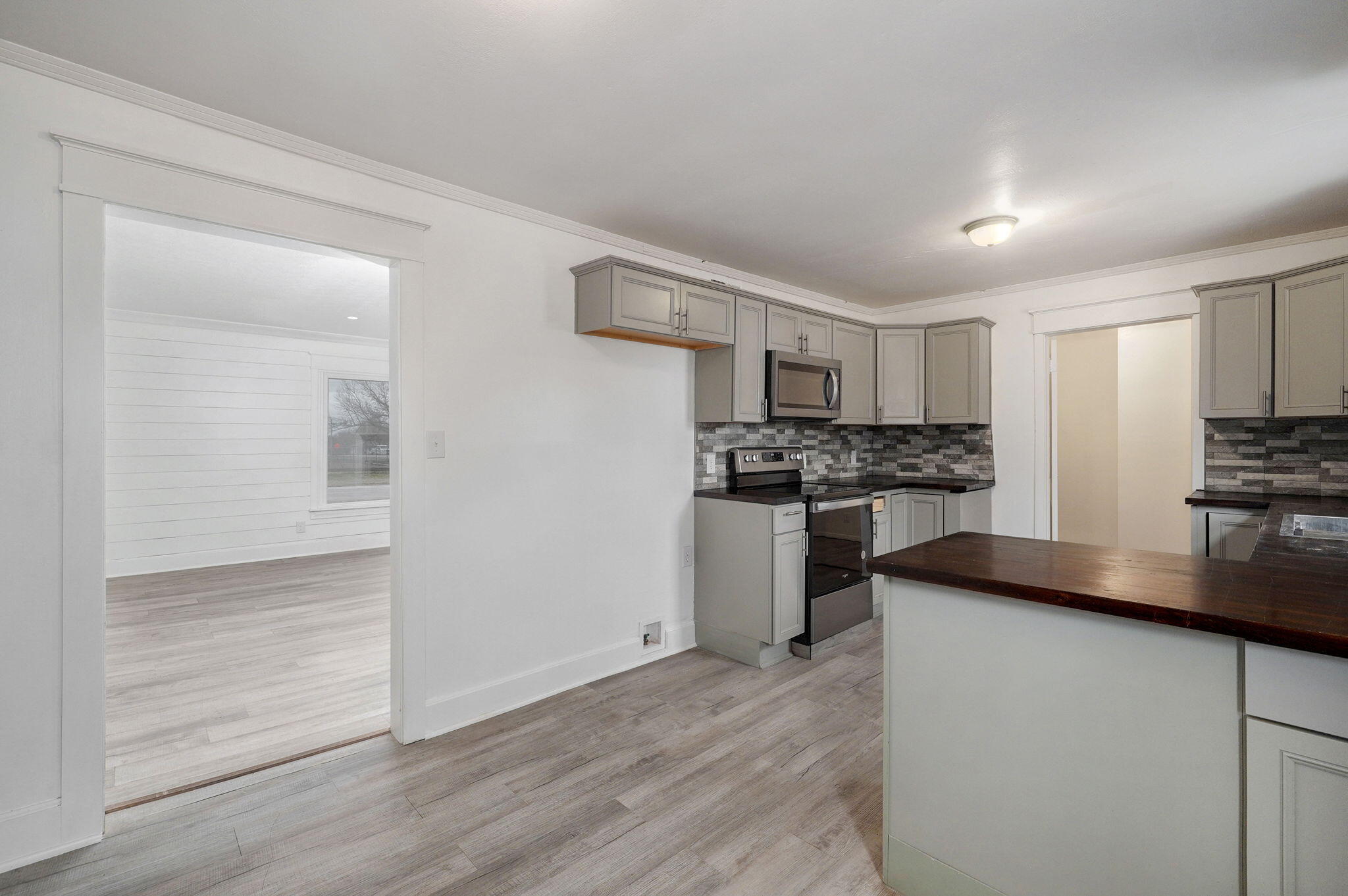 304 West 2nd Street Property Photo 14