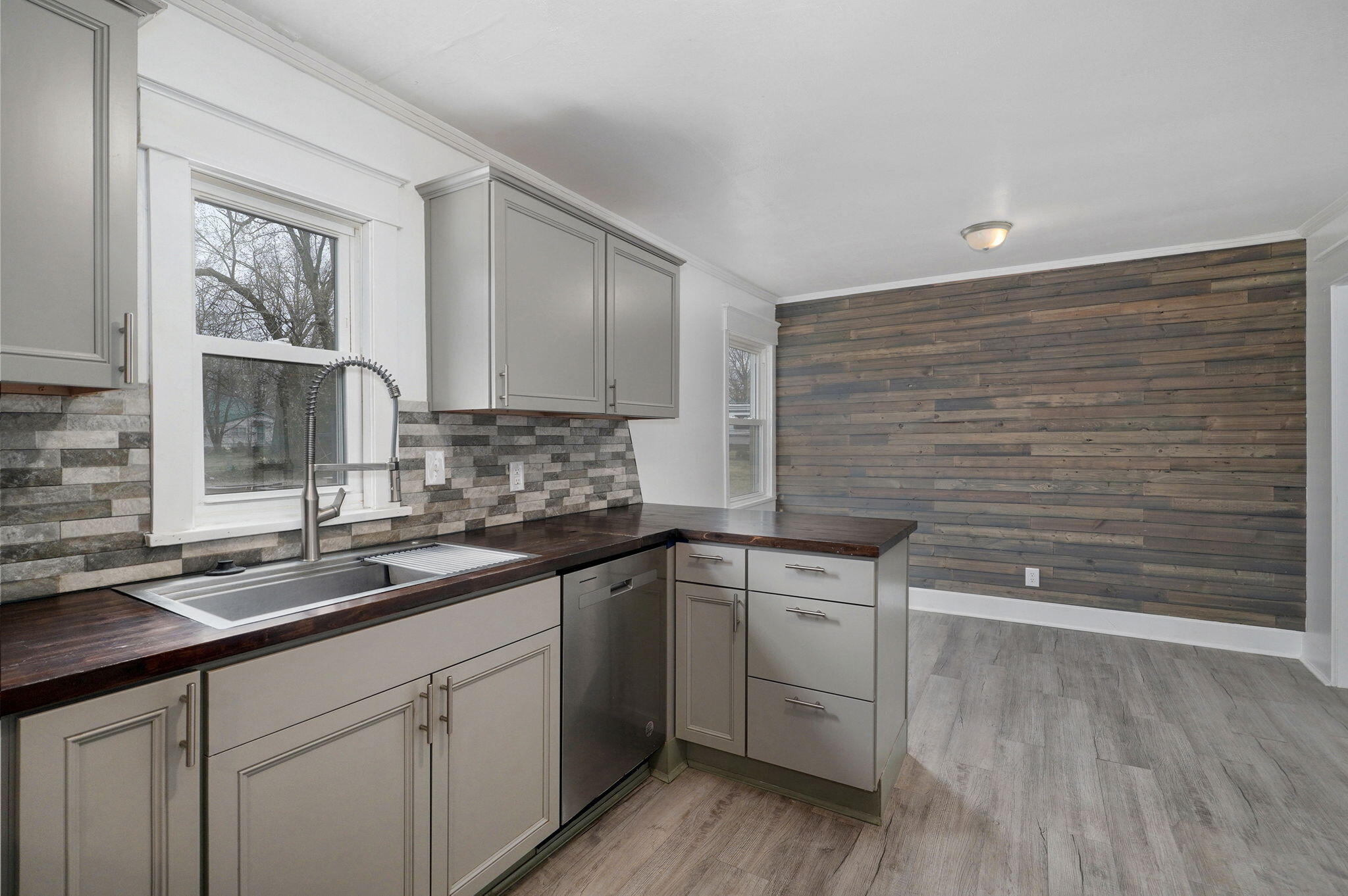 304 West 2nd Street Property Photo 15