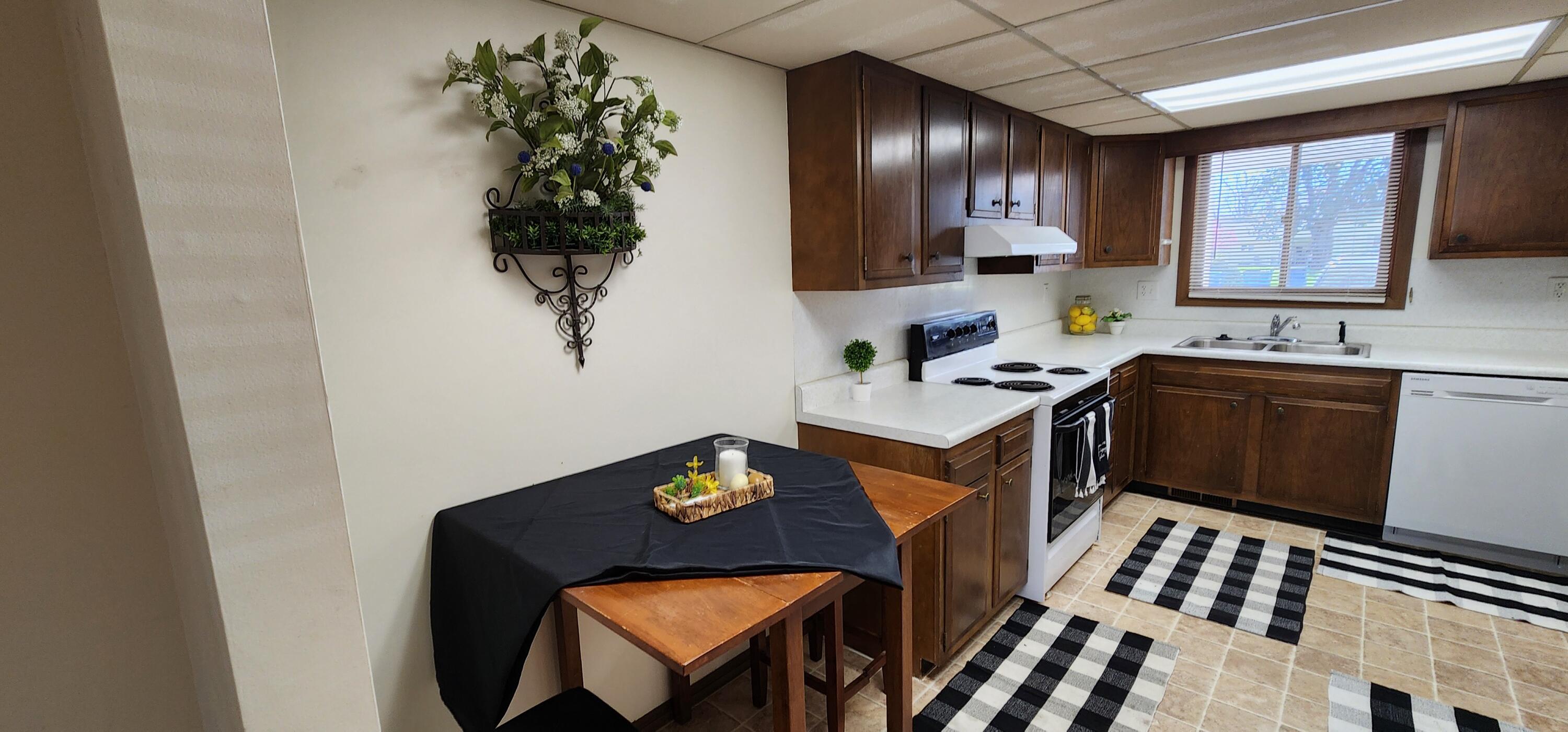 16 Magnolia Court Property Photo 8