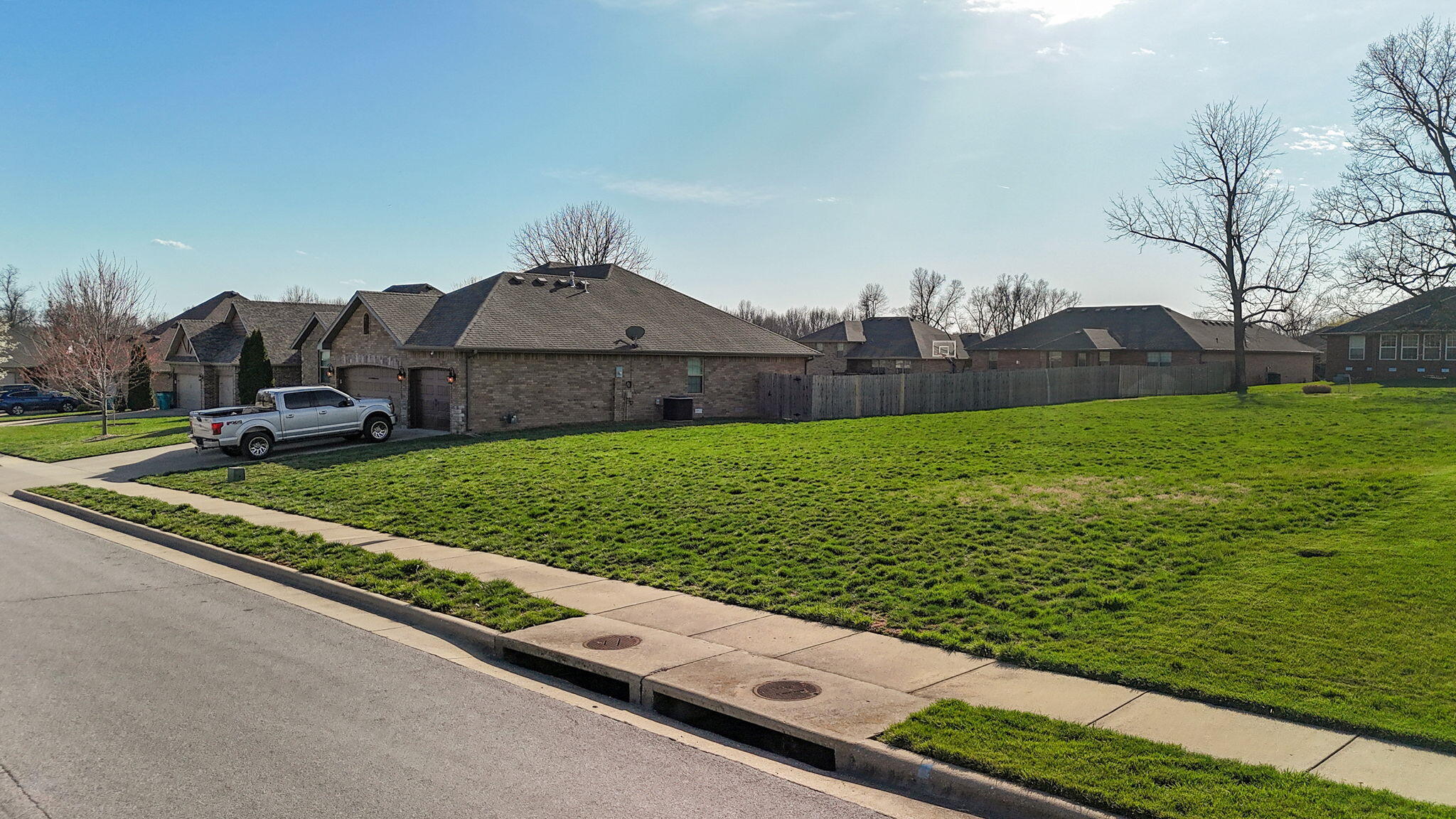 5751 South Winsor Drive Property Photo 2